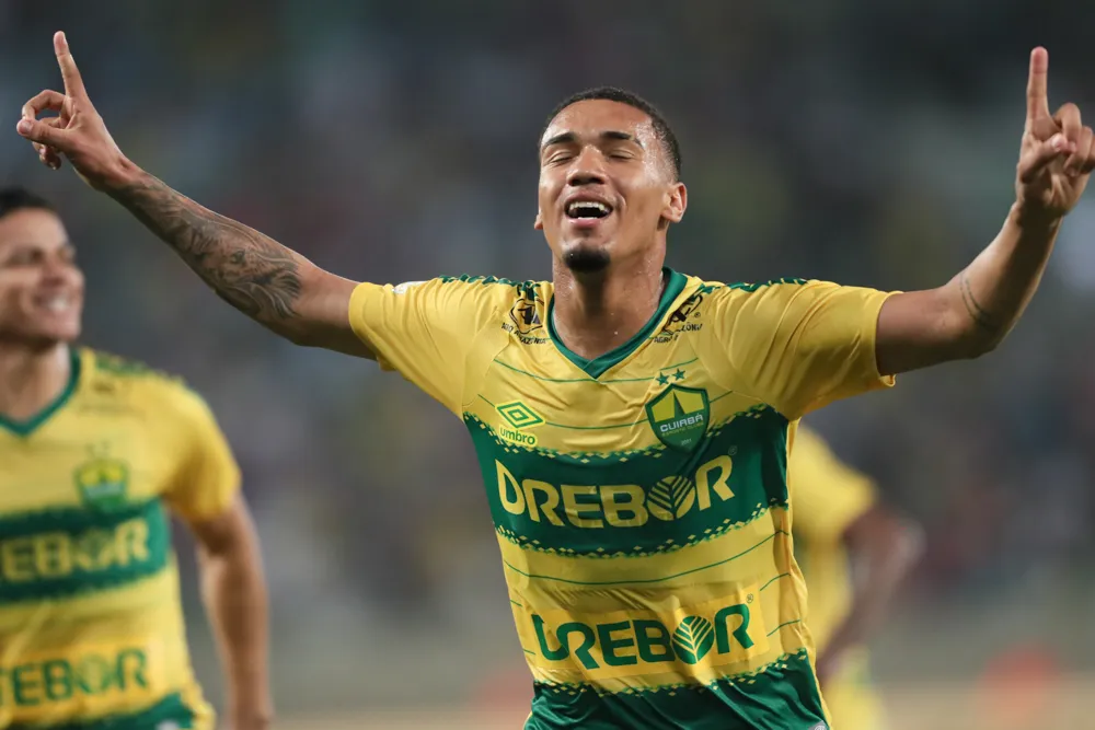 Fluminense tem interesse em Denilson, do Cuiabá. Foto: Gil Gomes/AGIF