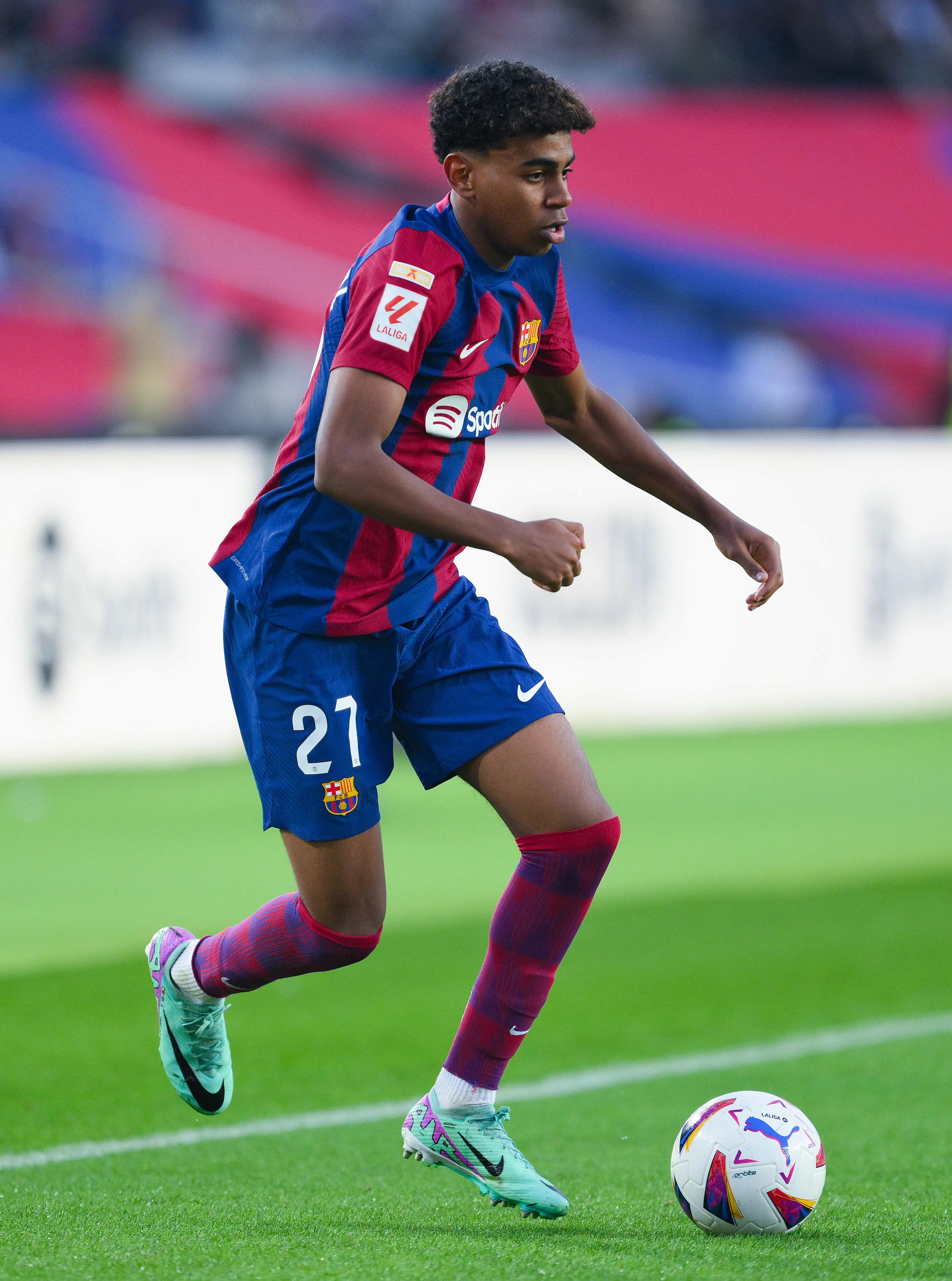 Lamine Yamal em ação pelo Barcelona, Foto: David Ramos/Getty Images)