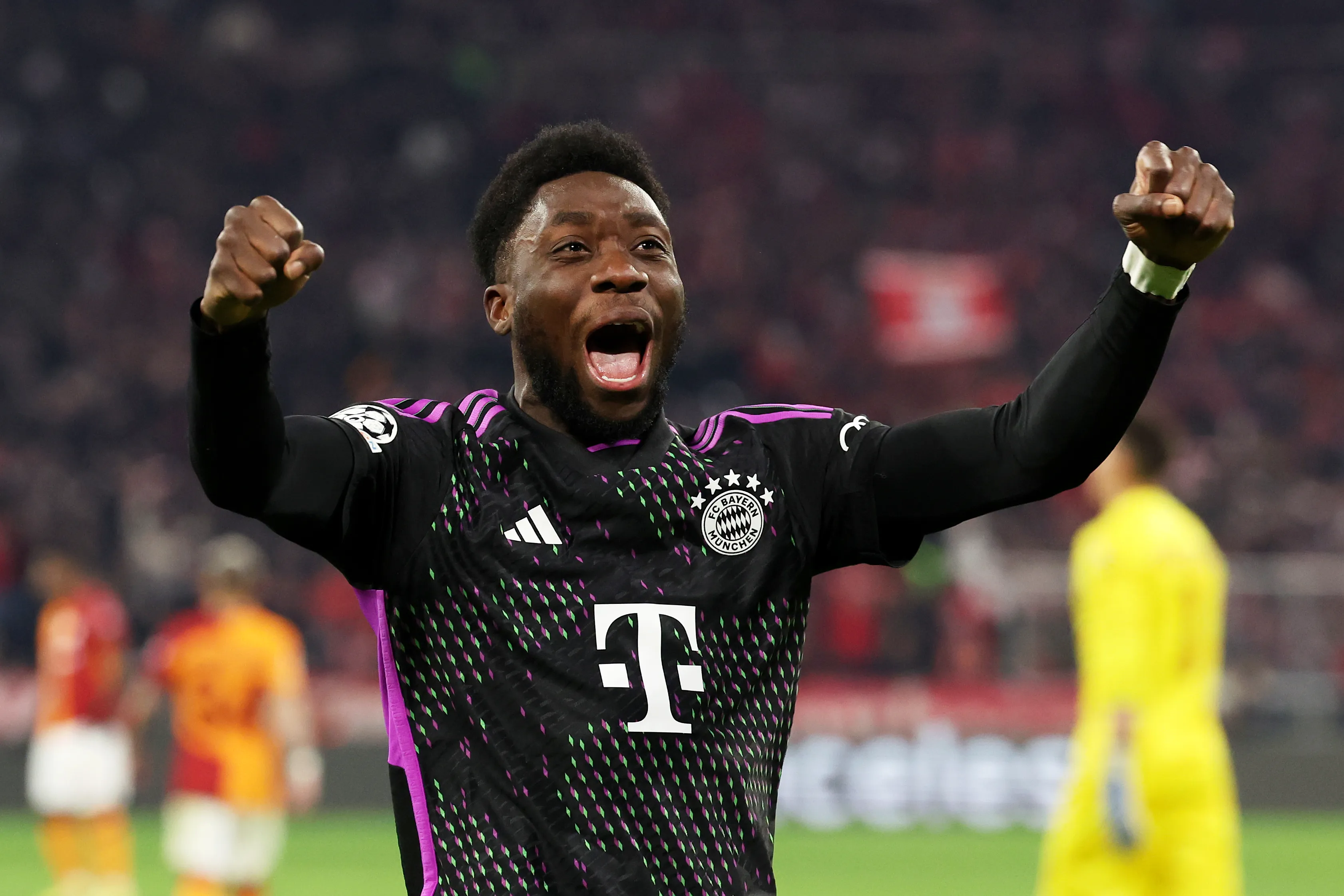 Alphonso Davies em ação pelo Bayern. Foto: Alexander Hassenstein/Getty Images