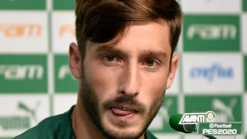 Matias Viña fala aos jornalista durante sua apresentacao oficial no Palmeiras Foto: Bruno Ulivieri/AGIF