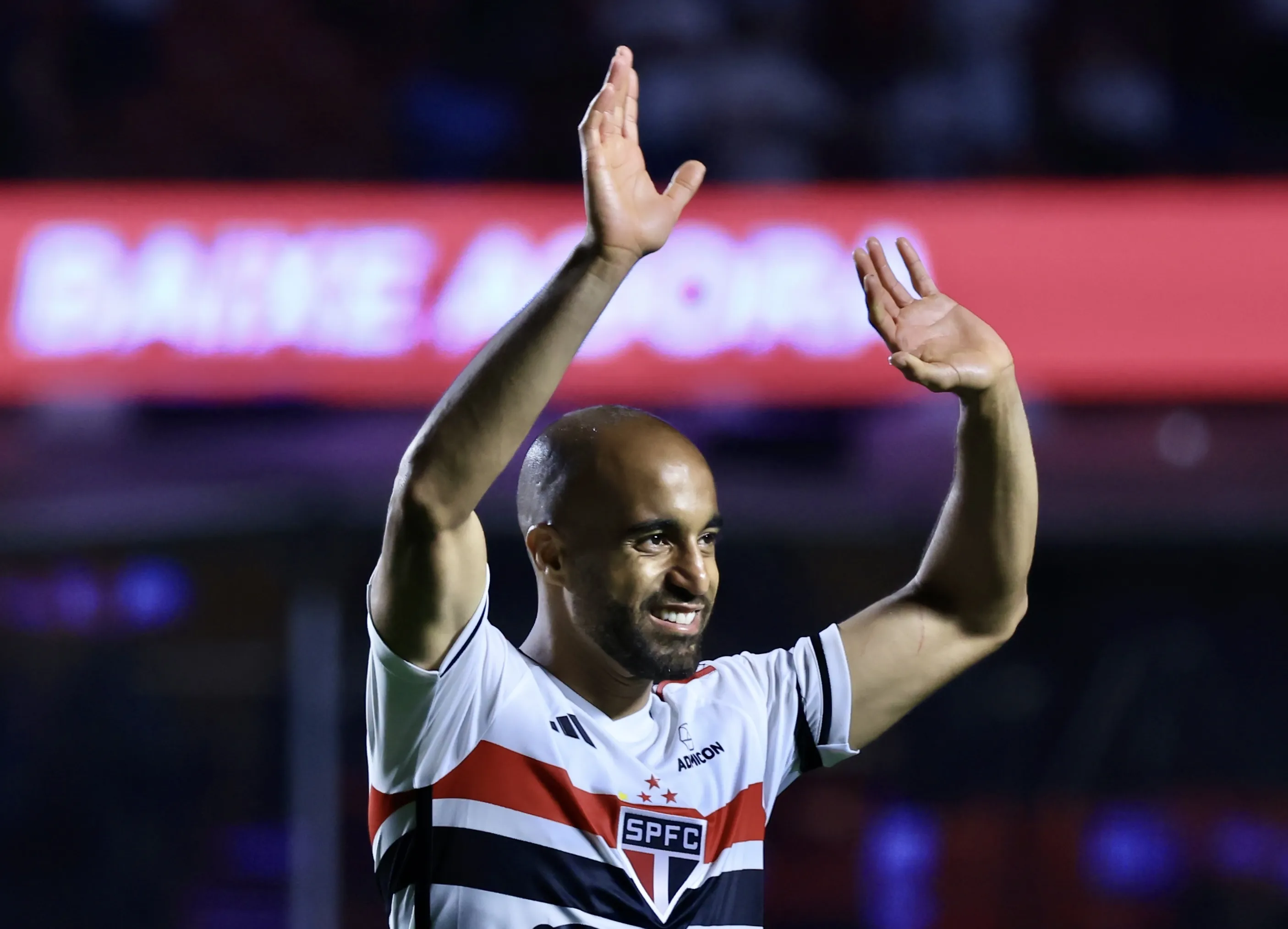 Lucas Moura deve retornar contra o Fluminense. Foto: Marcello Zambrana/AGIF