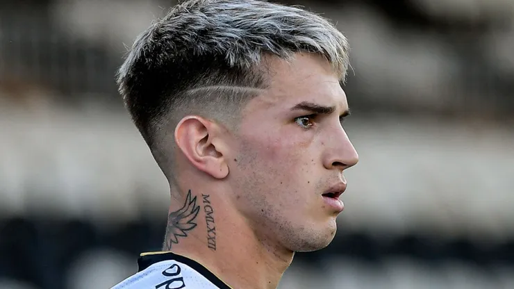 Luca Orellano durante partida contra o Grêmio. Foto: Thiago Ribeiro/AGIF