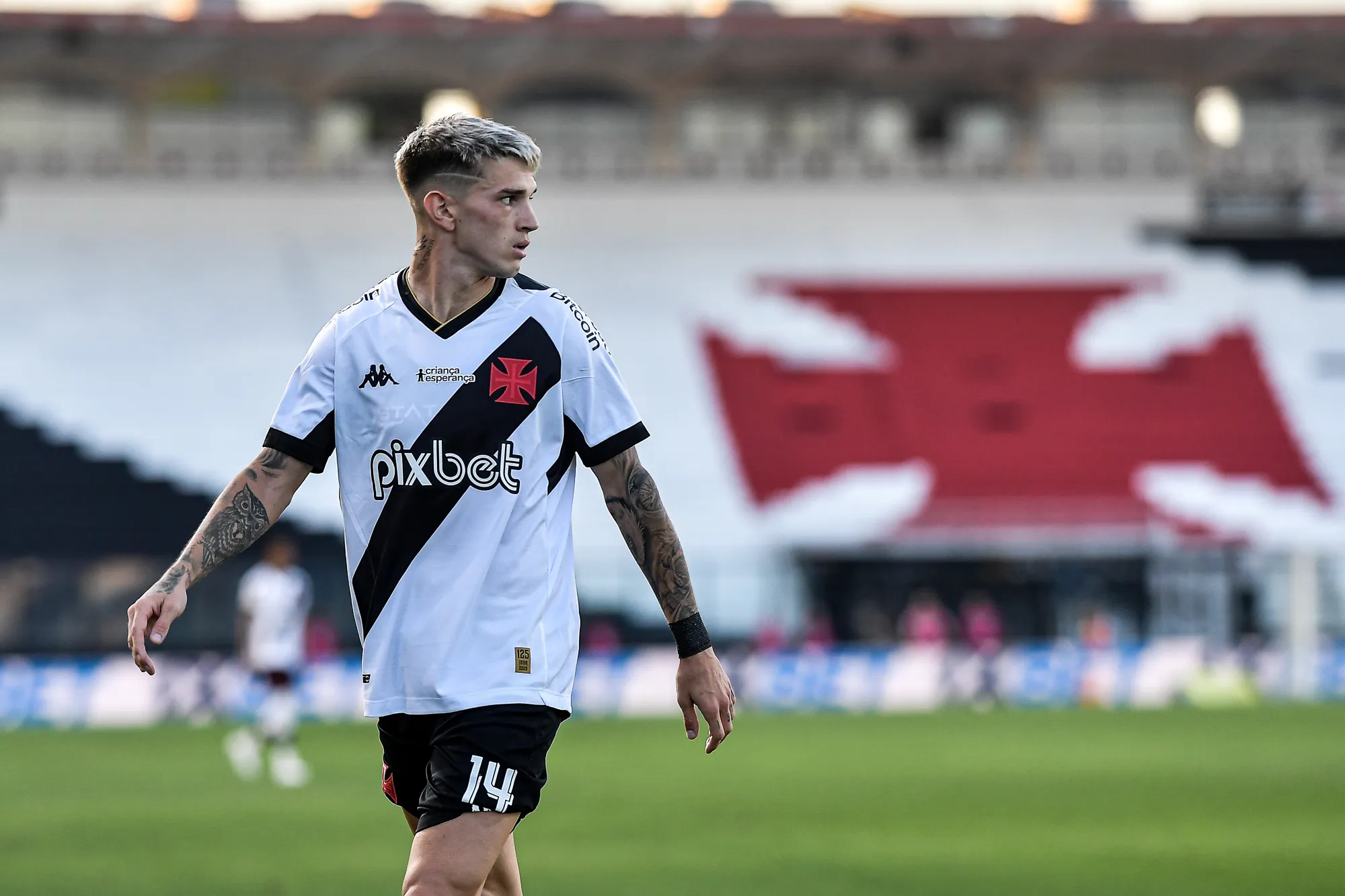 Luca Orellano durante partida contra o Gremio. Foto: Thiago Ribeiro/AGIF
