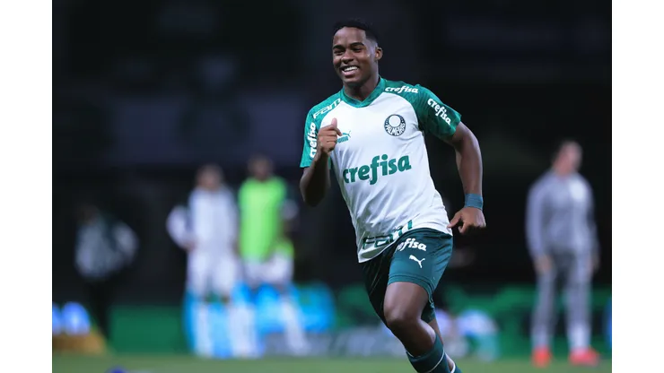 SP - SAO PAULO - 15/09/2023 - BRASILEIRO A 2023, PALMEIRAS X GOIAS - Endrick jogador do Palmeiras durante aquecimento antes da partida contra o Goias no estadio Arena Allianz Parque pelo campeonato Brasileiro A 2023. Foto: Ettore Chiereguini/AGIF