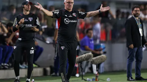 Foto: Fernanda Luz/AGIF - Dorival recebe notícia ruim para o clássico.