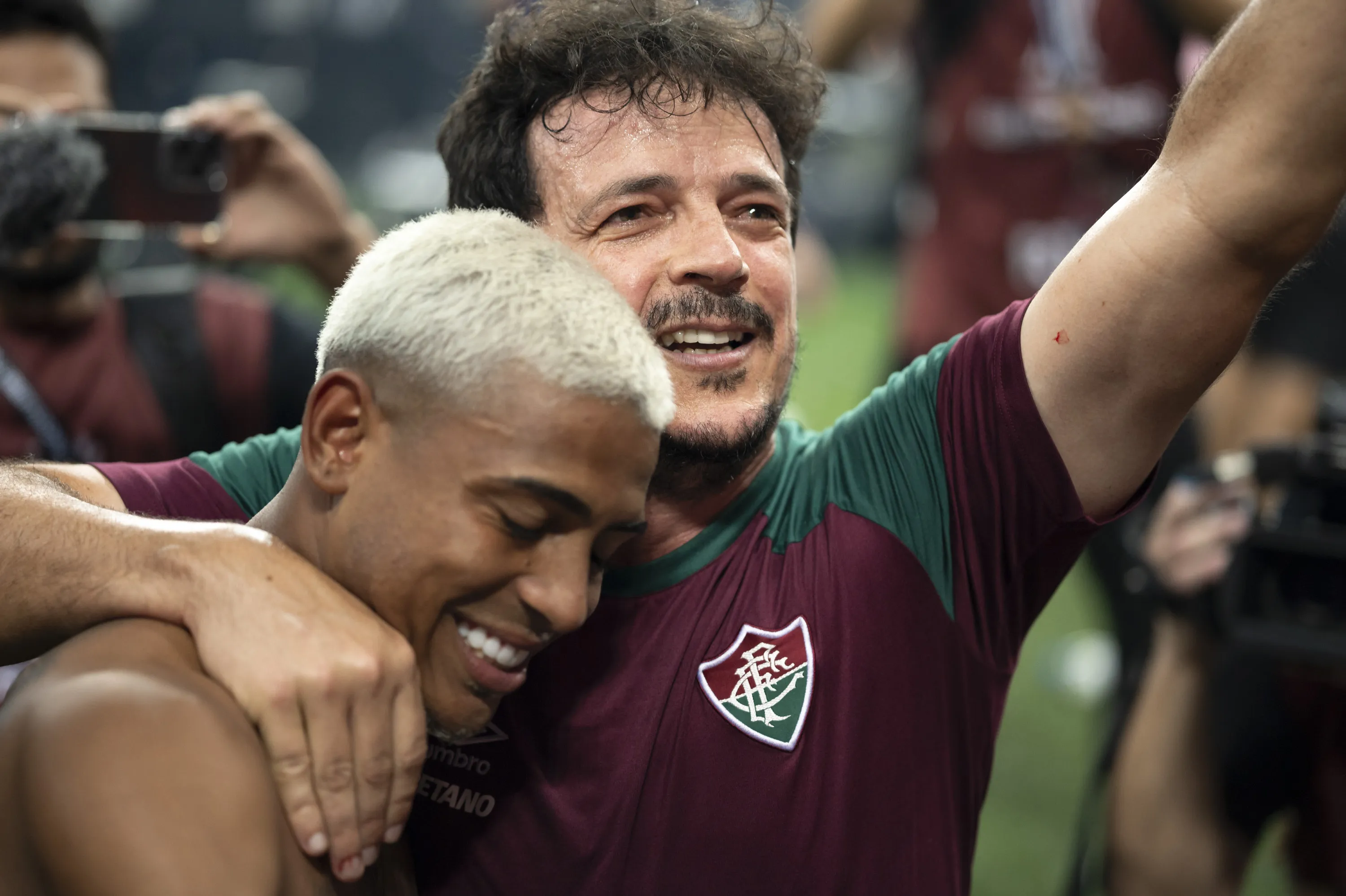 Foto: Jorge Rodrigues/AGIF – John Kennedy e Fernando Diniz