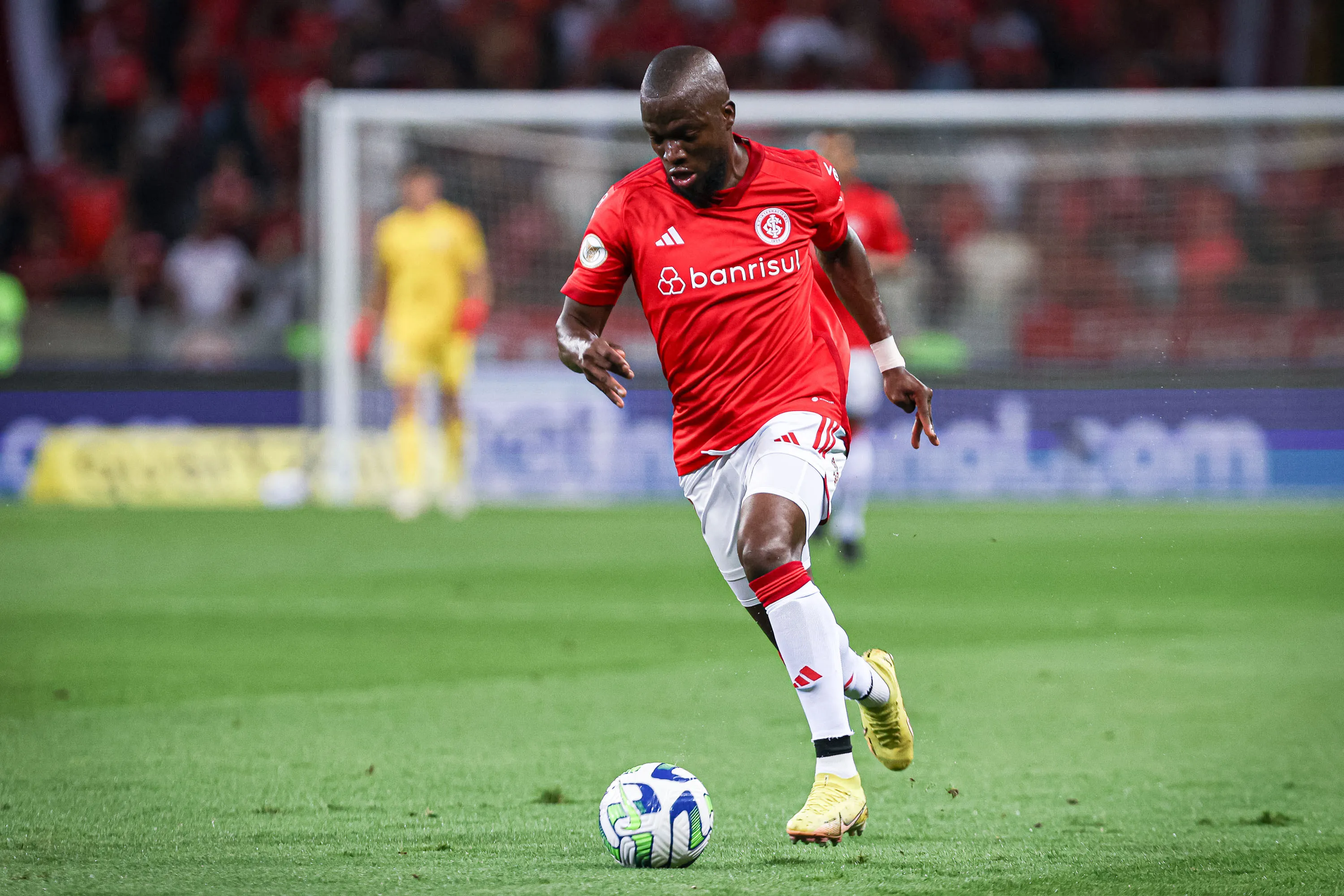 Enner Valencia durante partida contra o Fluminense. Foto: Maxi Franzoi/AGIF