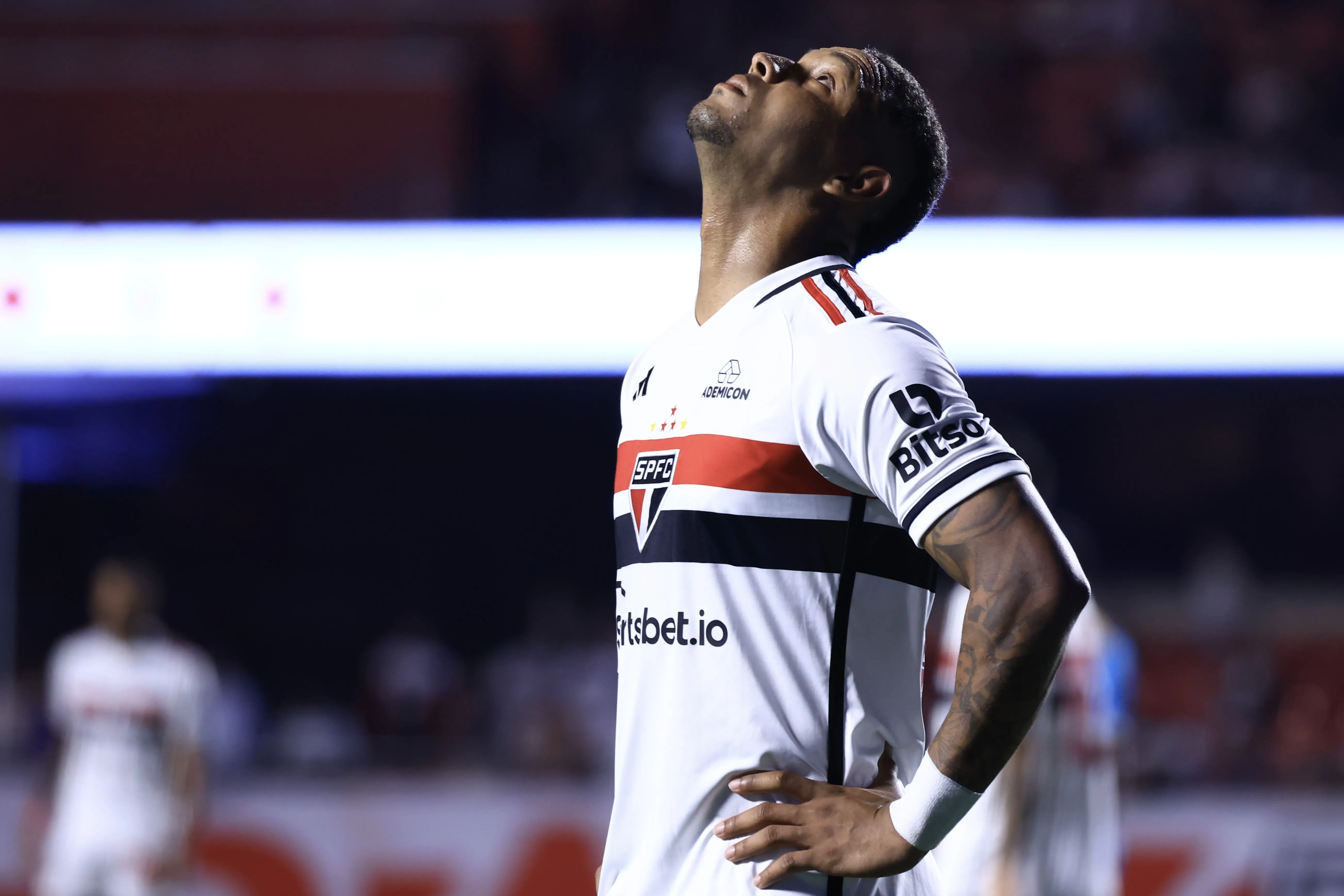 Foto: Marcello Zambrana/AGIF – David em ação pelo São Paulo no Campeonato Brasileiro.