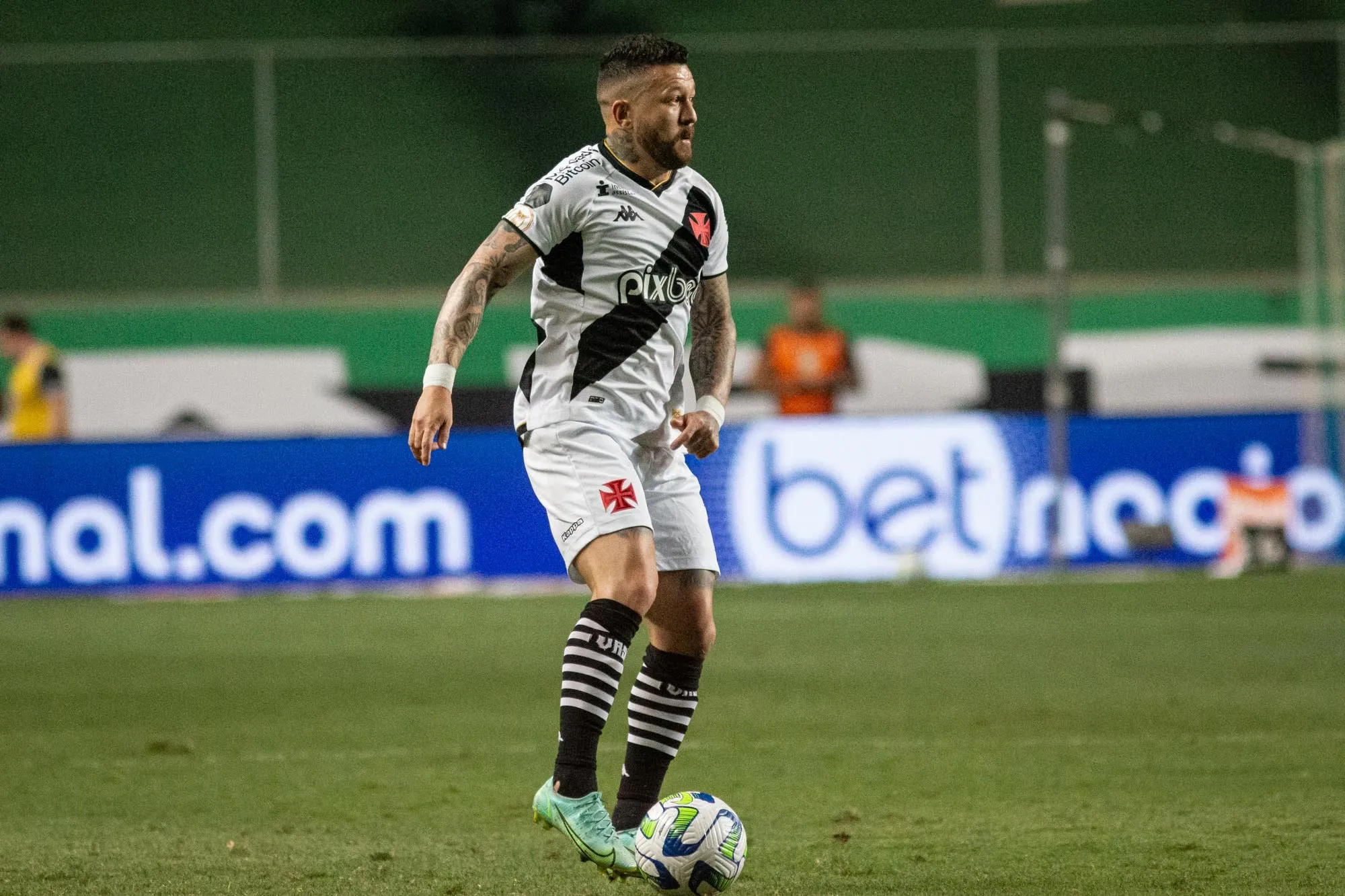 Foto: Fernando Moreno/AGIF – Rossi deve voltar a ser relacionado contra o América-MG.