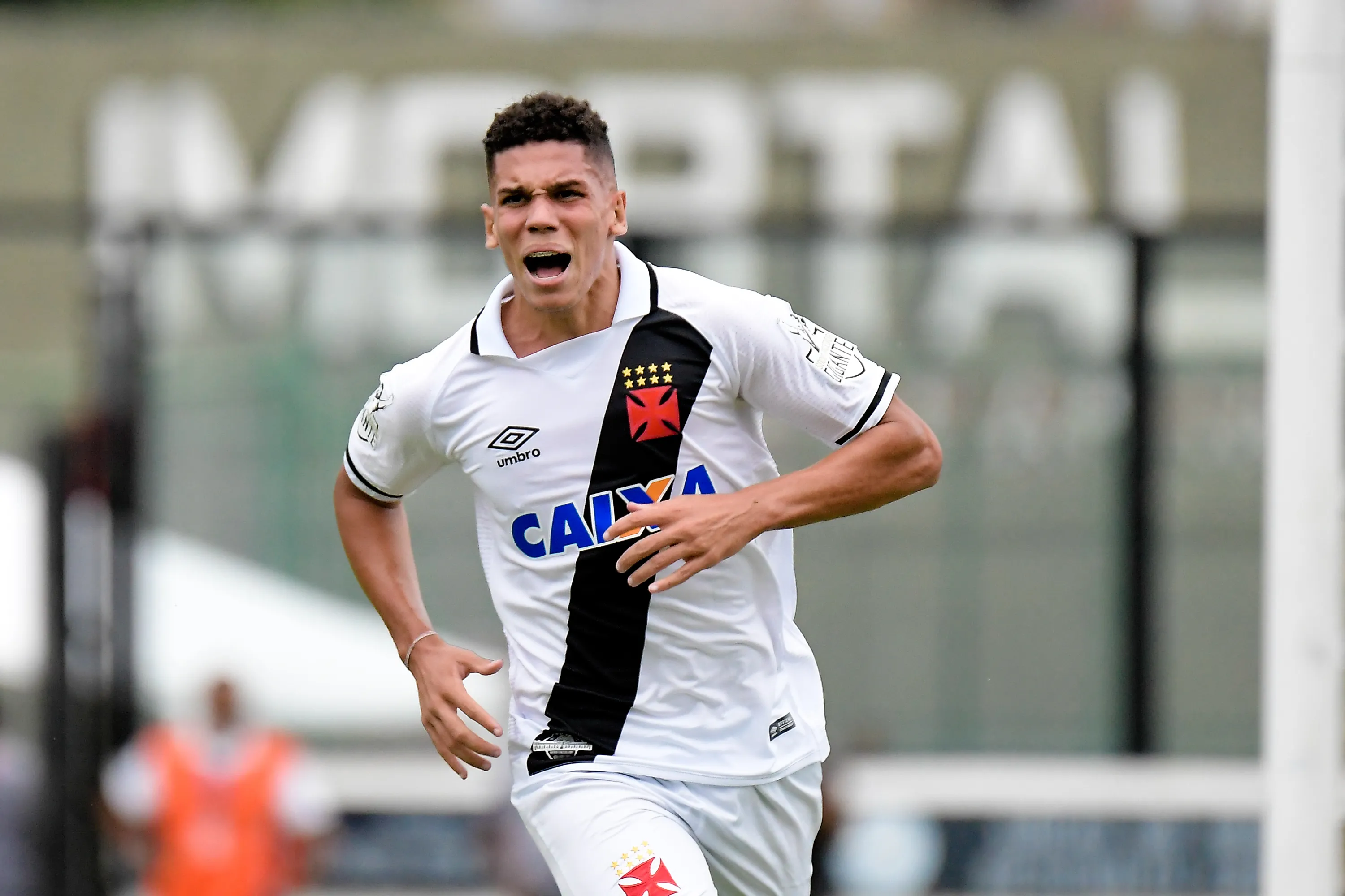 Paulinho é cria das categorias de base do Vasco. Foto: Thiago Ribeiro/AGIF