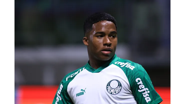 Endrick jogador do Palmeiras durante aquecimento antes da partida contra o Goias no estadio Arena Allianz Parque pelo campeonato Brasileiro A 2023. Foto: Marcello Zambrana/AGIF