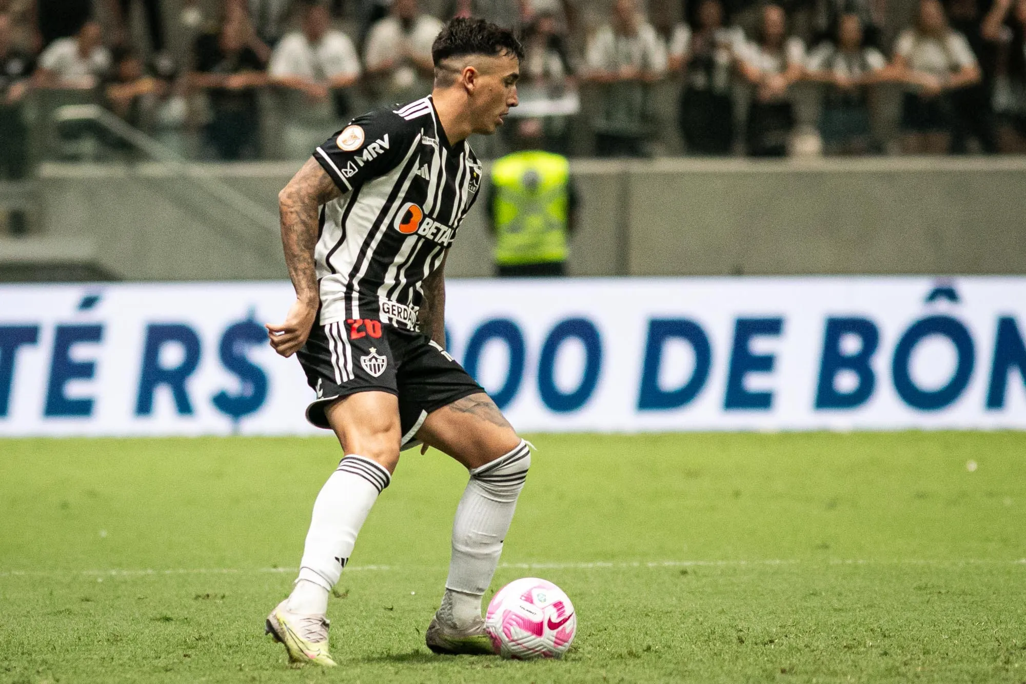 Foto: Fernando Moreno/AGIF – Saraiva em ação pelo Campeonato Brasileiro.