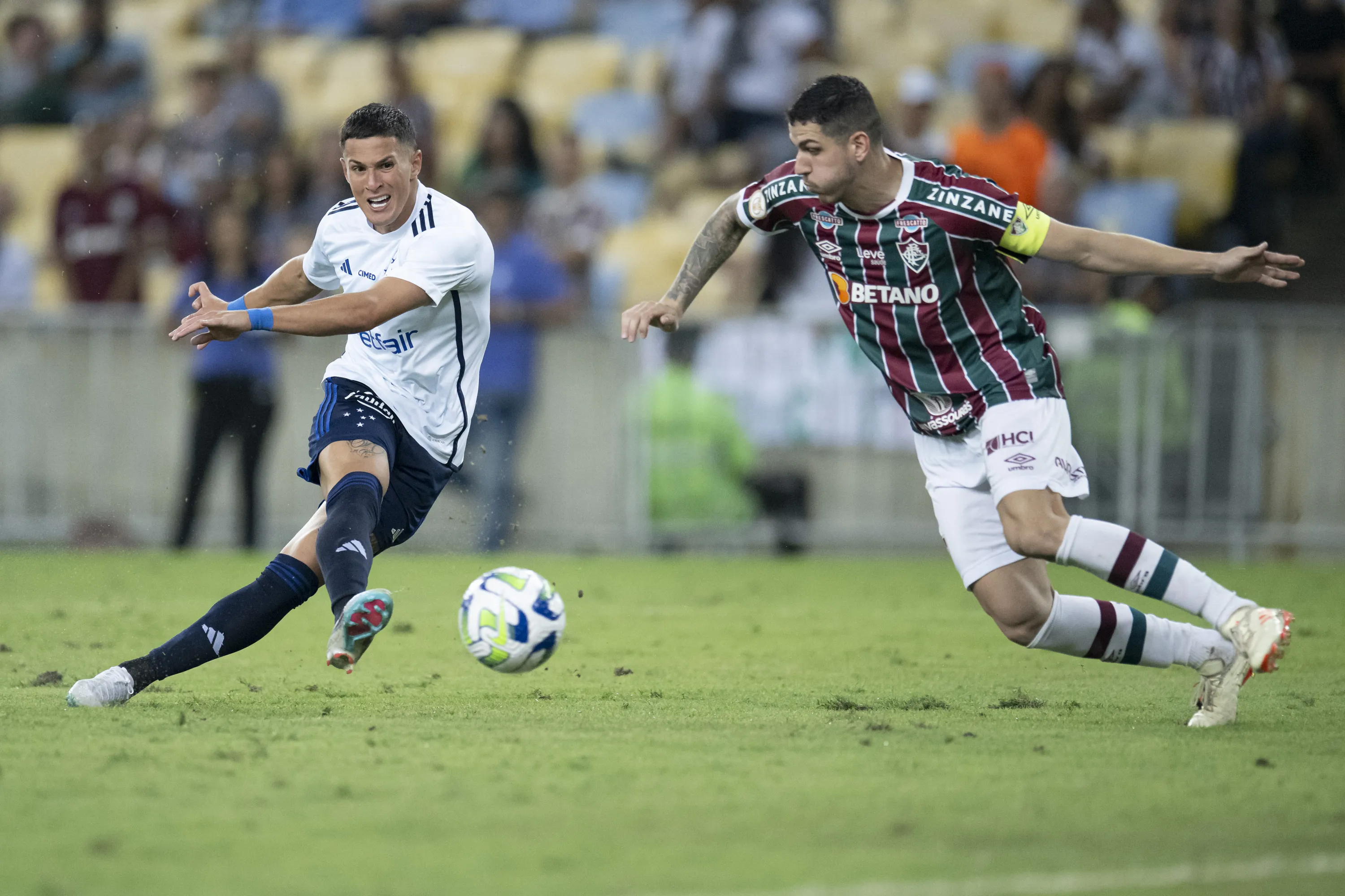 Foto: Jorge Rodrigues/AGIF – Nino em ação pelo Fluminense.