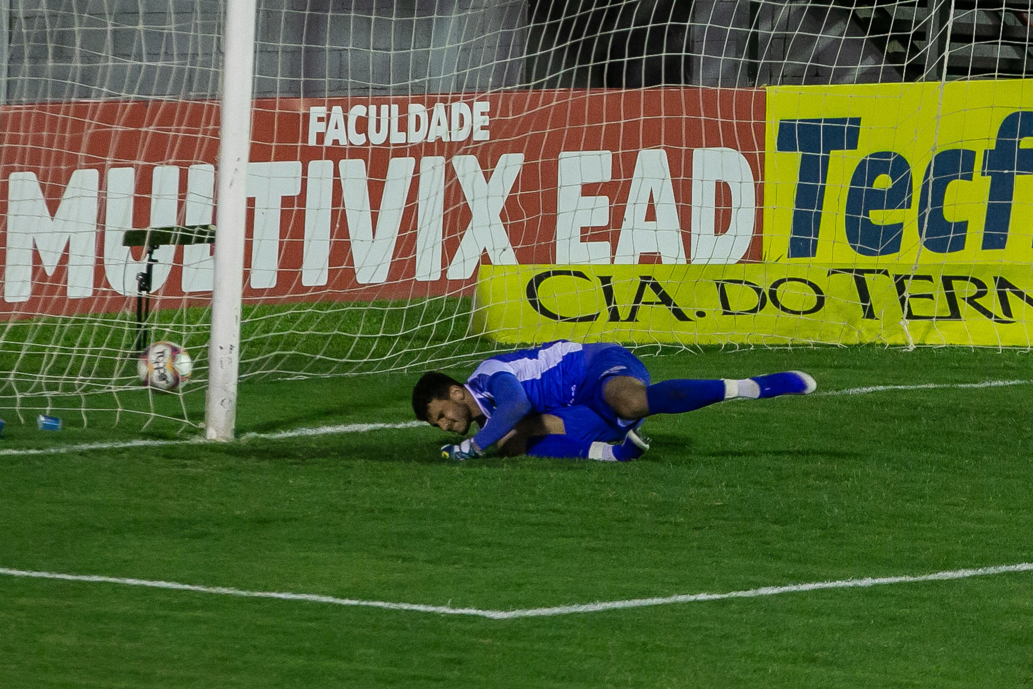 Foto: Volmer Perez/AGIF – Gabriel Mesquita em ação pelo Guarani no Campeonato Brasileiro da Série B em 2020.