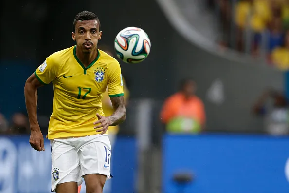 , (Photo by Laurens Lindhout/Soccrates/Getty Images) – Luiz Gustavo pela Seleção Brasileira em 2014