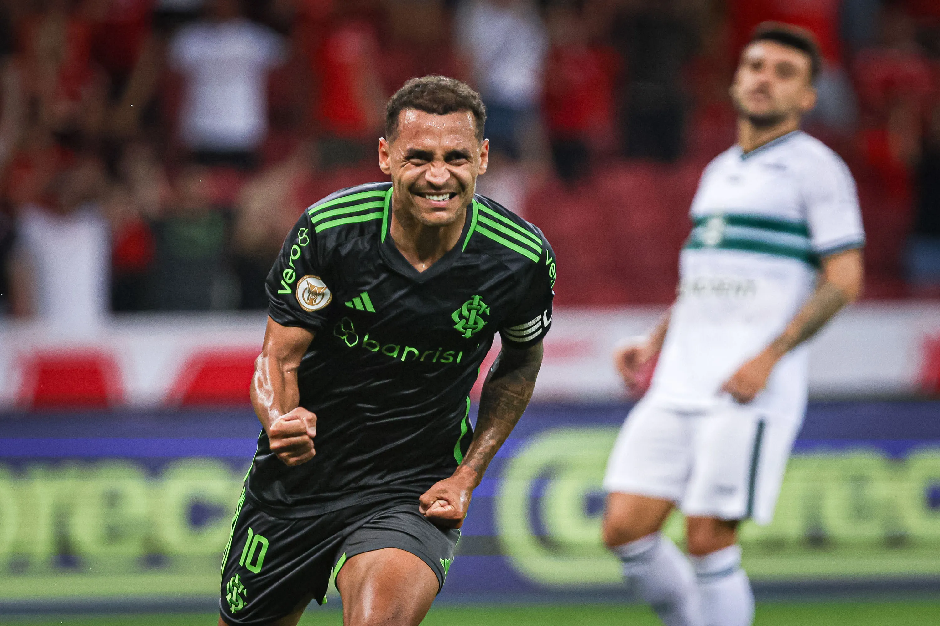 Alan Patrick comemora seu gol durante partida contra o Coritiba pelo campeonato Brasileiro A 2023. Foto: Maxi Franzoi/AGIF