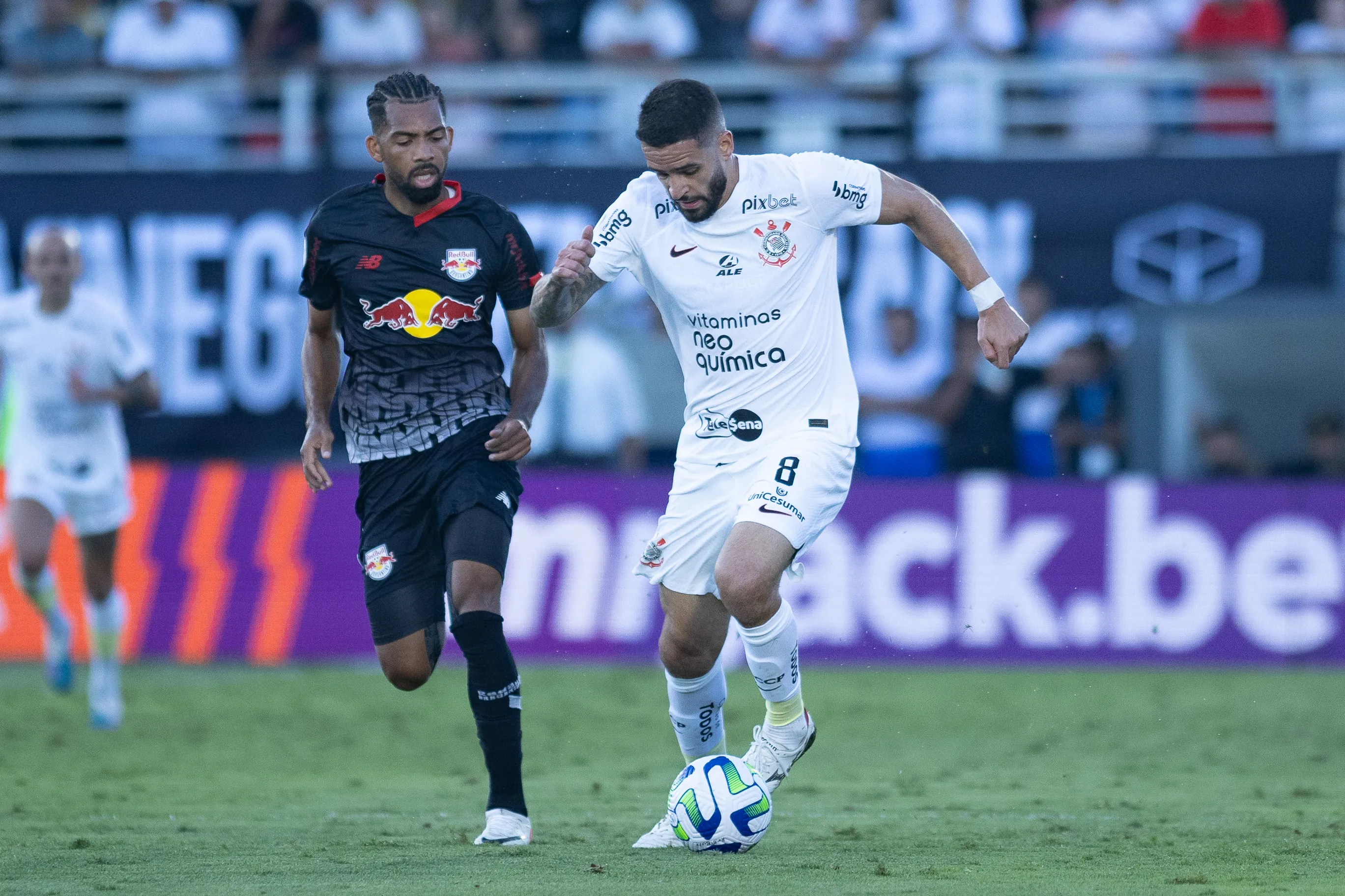 Renato Augusto durante partida contra o Bragantino pelo Campeonato Brasileiro 2023. Foto: Fabio Moreira Pinto/AGIF
