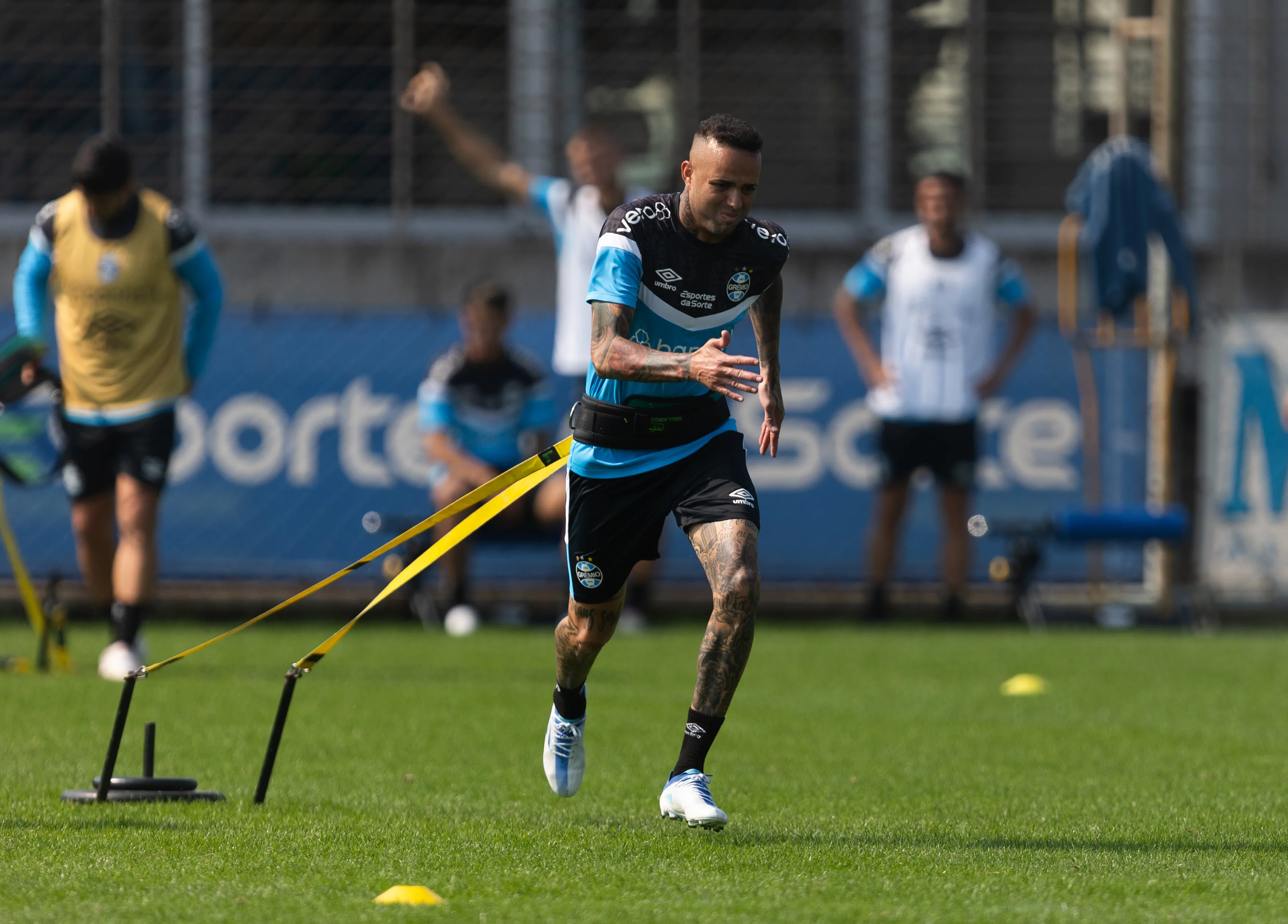Foto: Caio Falcao/AGIF – Luan treinando no Grêmio