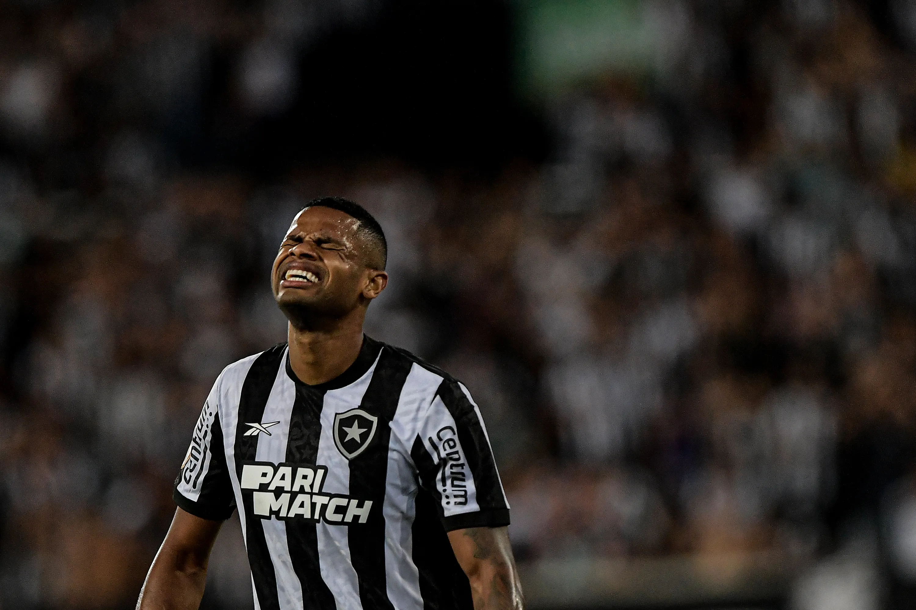Foto: Thiago Ribeiro/AGIF – Botafogo vive momento tenso no Campeonato Brasileiro.