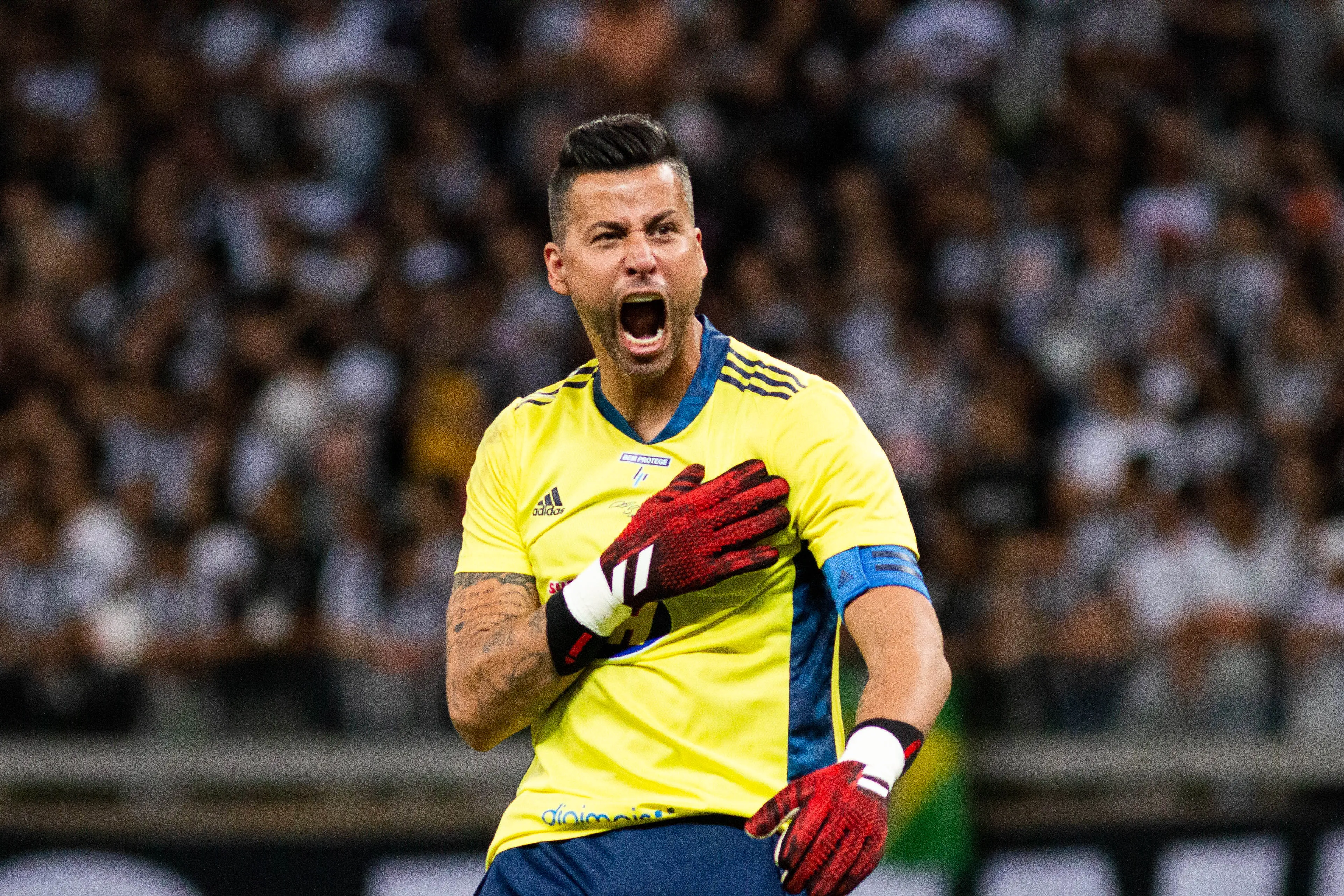 Foto: Fernando Moreno/AGIF – Fábio fez história com a camisa do Cruzeiro.