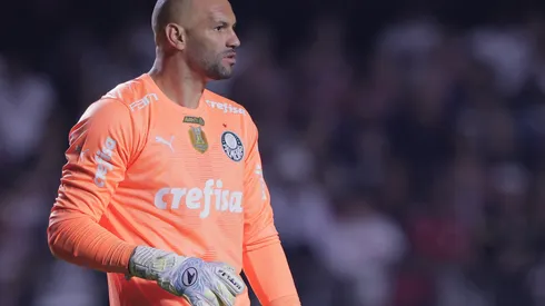 Foto: Ettore Chiereguini/AGIF - Weverton foca em confronto decisivo.
