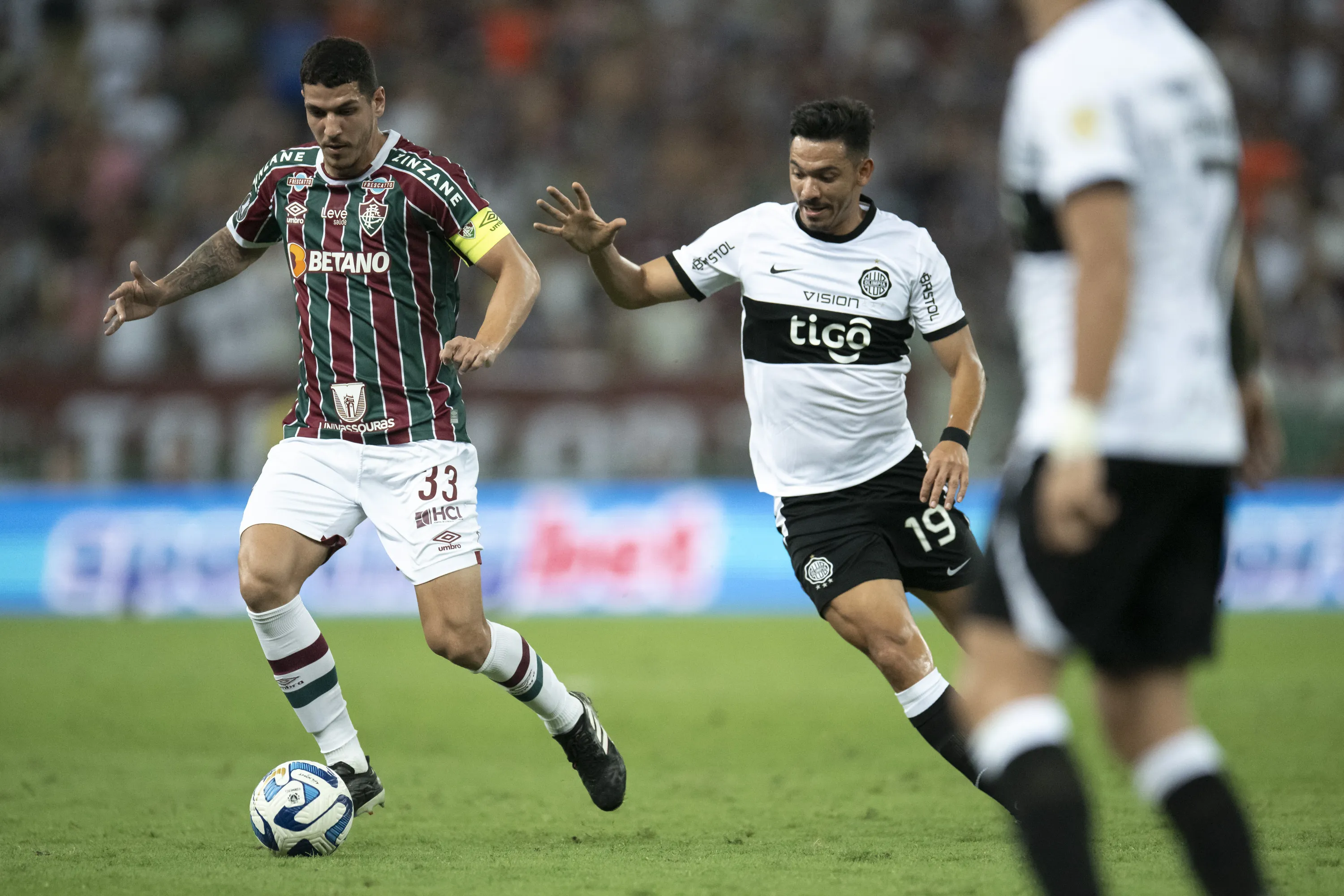 Foto: Jorge Rodrigues/AGIF – Nino em ação pelo Fluminense.