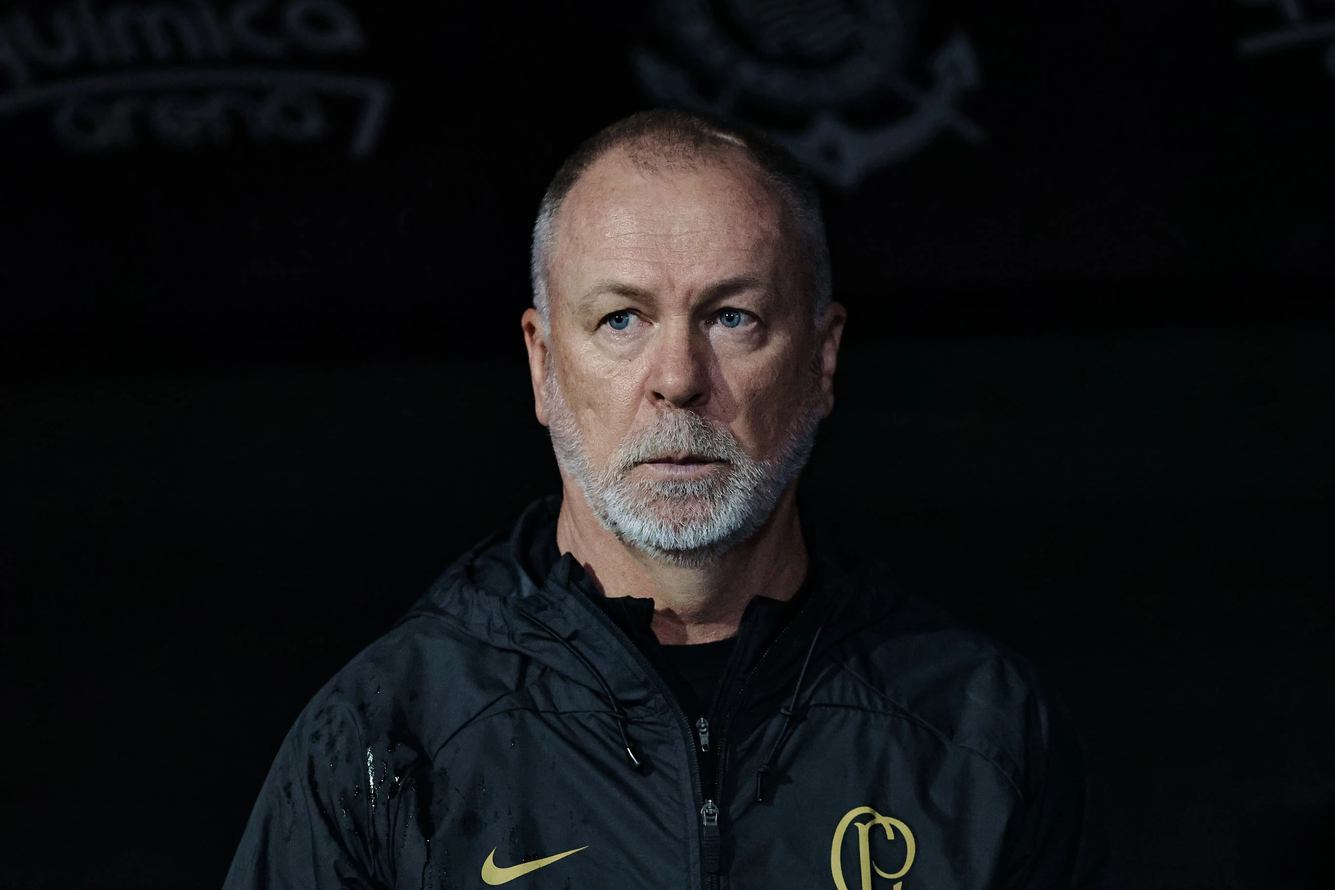 Mano Menezes durante partida contra o Santos pelo Campeonato Brasileiro 2023. Foto: Fabio Giannelli/AGIF