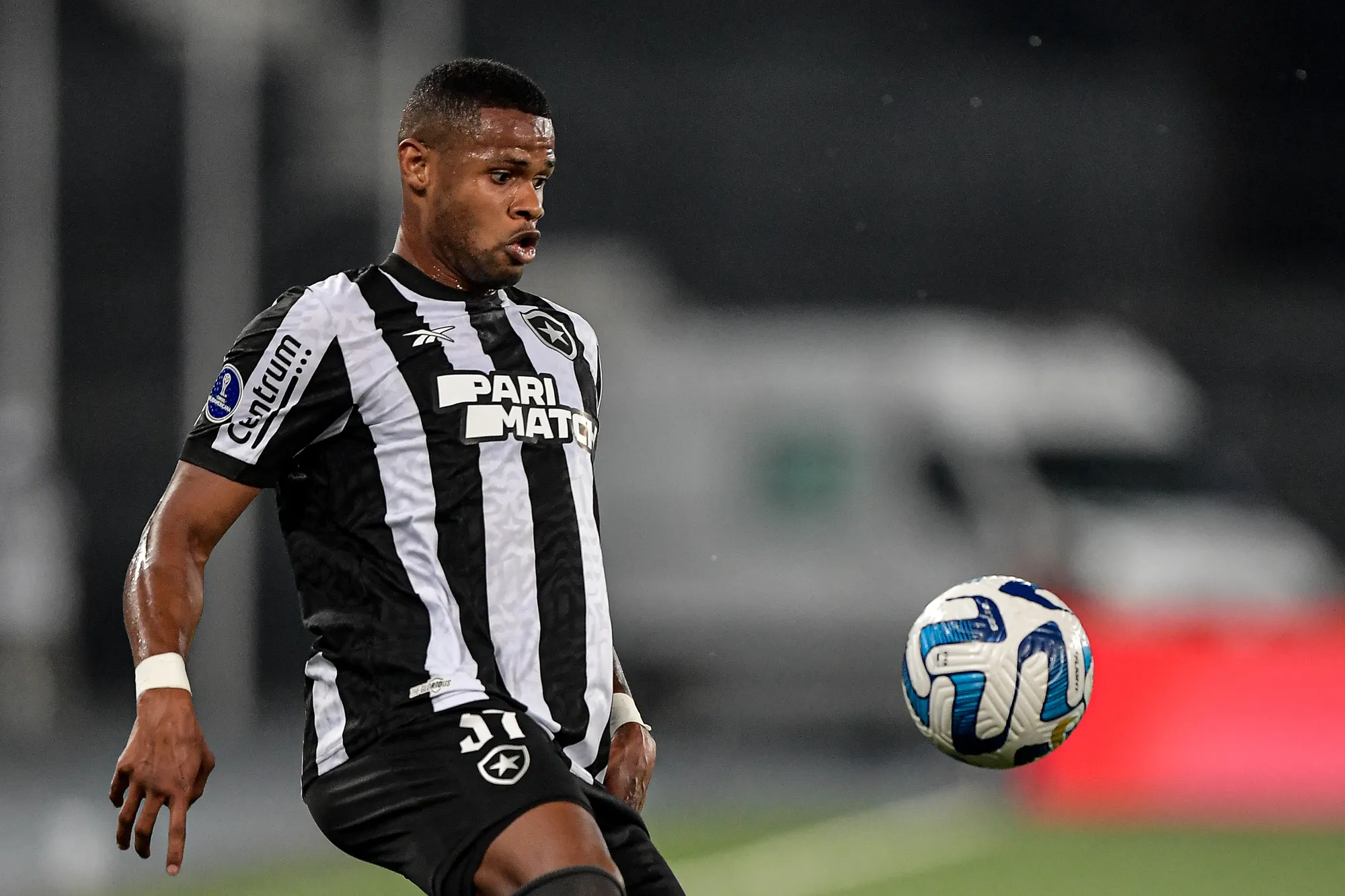 Junior Santos durante partida contra o Defensa y Justicia pela Copa Sul-Americana 2023. Foto: Thiago Ribeiro/AGIF