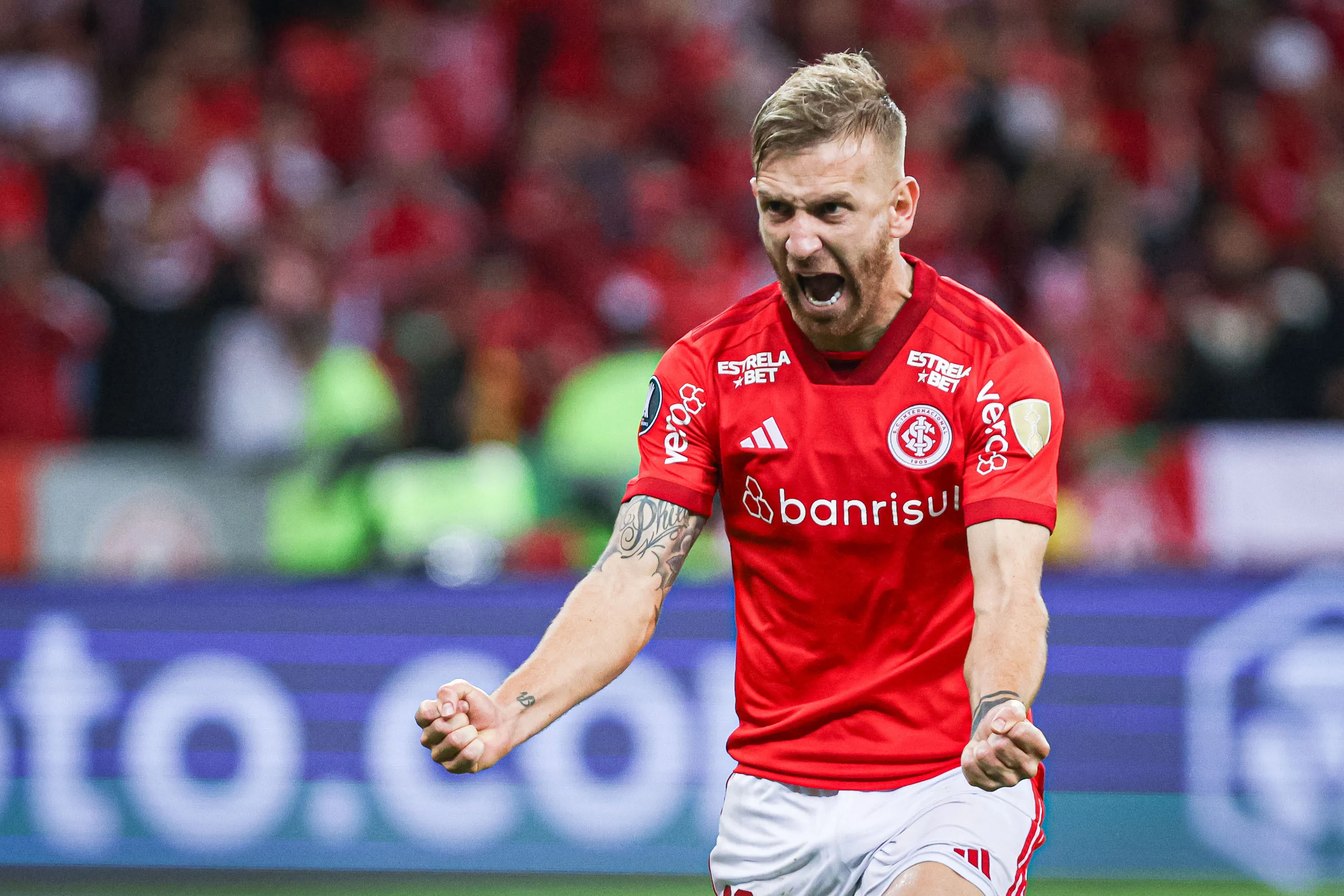 Pedro Henrique em decisão durante partida contra o River Plate no estádio Beira-Rio pela Libertadores 2023. Foto: Maxi Franzoi/AGIF
