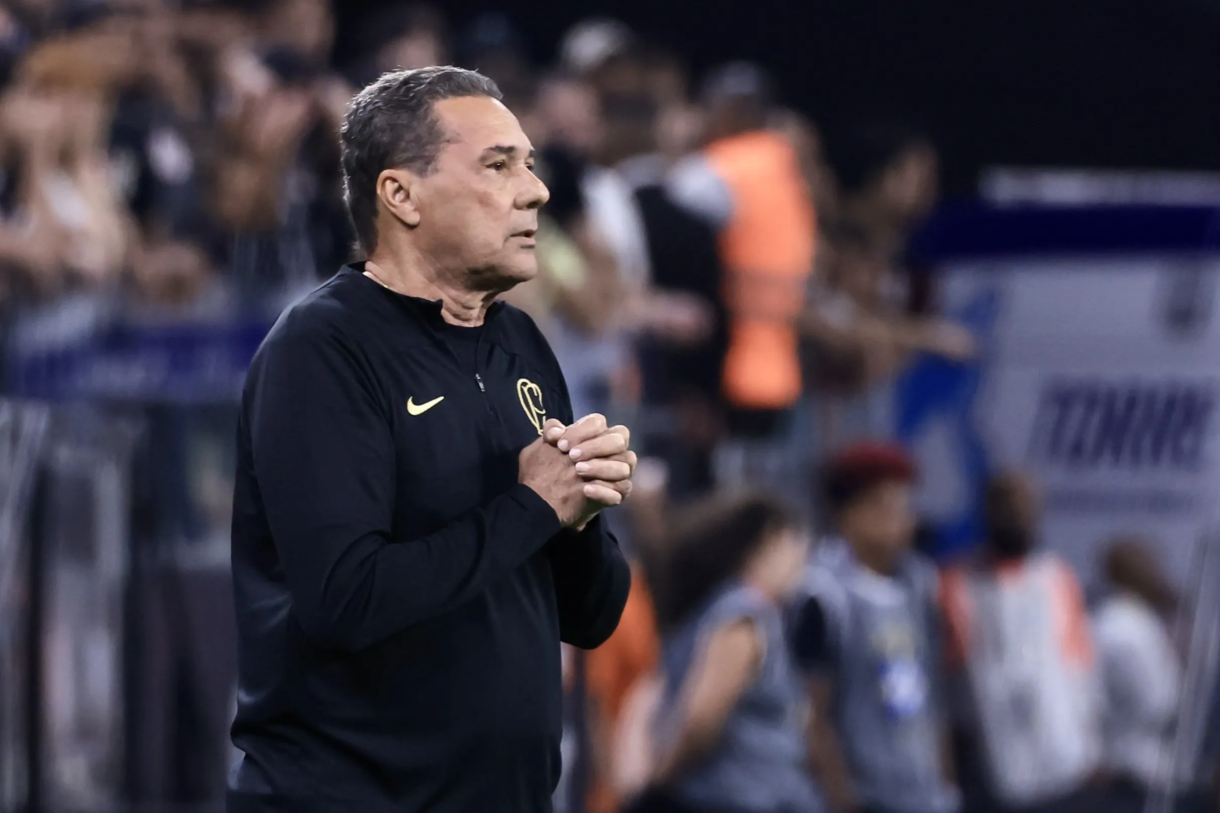 Foto: Marcello Zambrana/AGIF – Luxemburgo em ação pelo Corinthians.