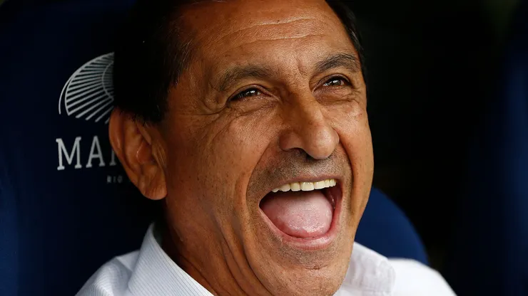 Ramon Diaz coach of Vasco reacts prior the match between Flamengo and Vasco Da Gama as part of Brasileirao 2023 at Maracana Stadium on October 22, 2023 in Rio de Janeiro, Brazil. (Photo by Wagner Meier/Getty Images)