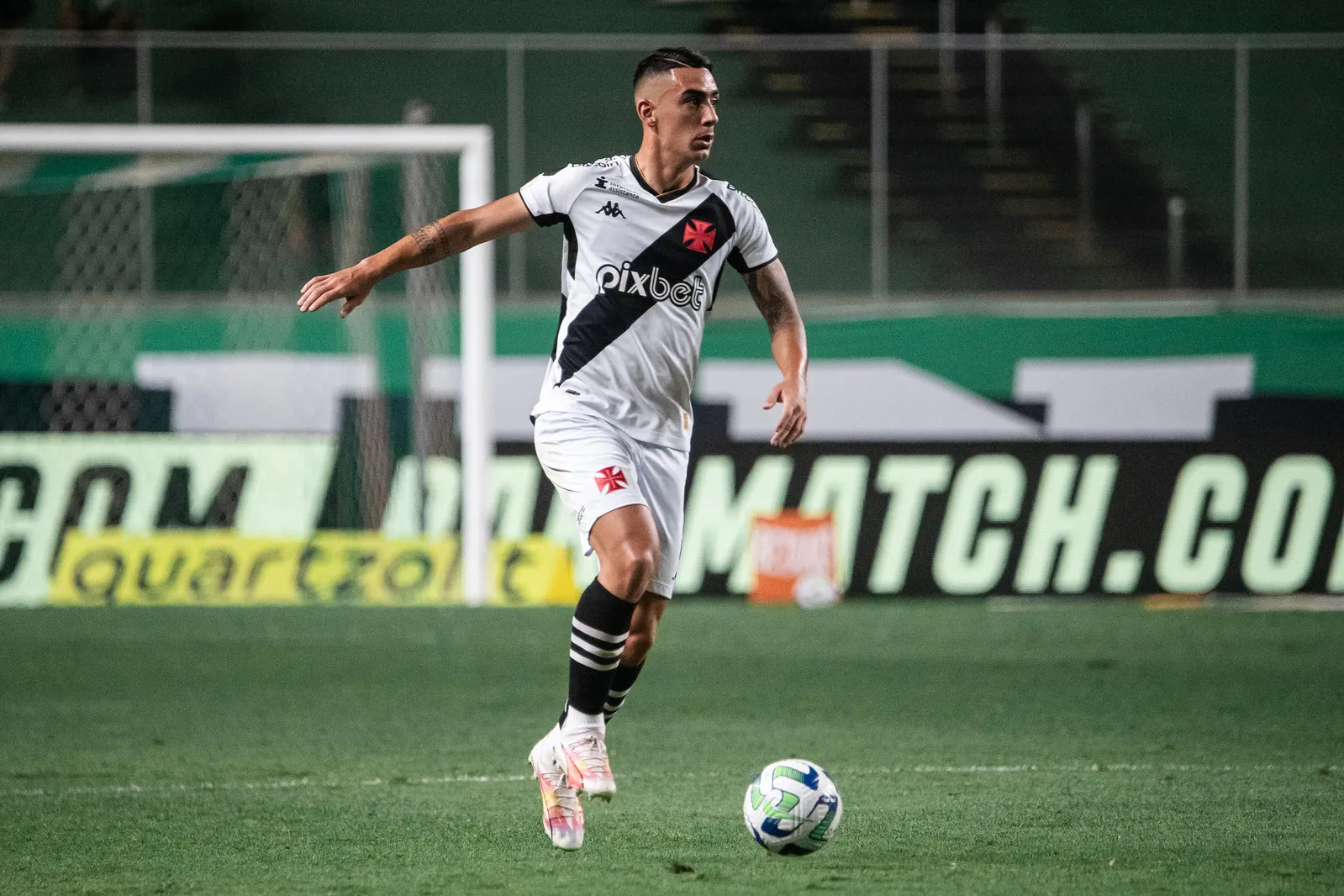 Foto: Leandro Amorim/Vasco – Puma Rodríguez em ação pelo Vasco no Campeonato Brasileiro.