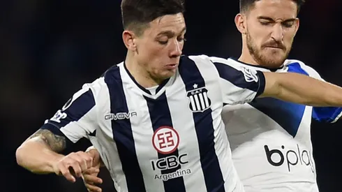 CORDOBA, ARGENTINA – AUGUST 10: Rodrigo Garro of Talleres battles for possession with Nicolás Garayalde of Velez during a Copa CONMEBOL Libertadores 2022 quarterfinal second leg match between Talleres and Velez at Mario Alberto Kempes Stadium on August 10, 2022 in Cordoba, Argentina. (Photo by Marcelo Endelli/Getty Images)
