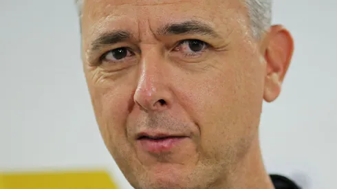 CURITIBA, BRAZIL – NOVEMBER 29: Tiago Nunes head coach of Botafogo speaks to the media prior to the Brasileiro Serie A match between Coritiba and Botafogo at Couto Pereira Stadium on November 29, 2023 in Curitiba, Brazil. (Photo by Heuler Andrey/Getty Images)