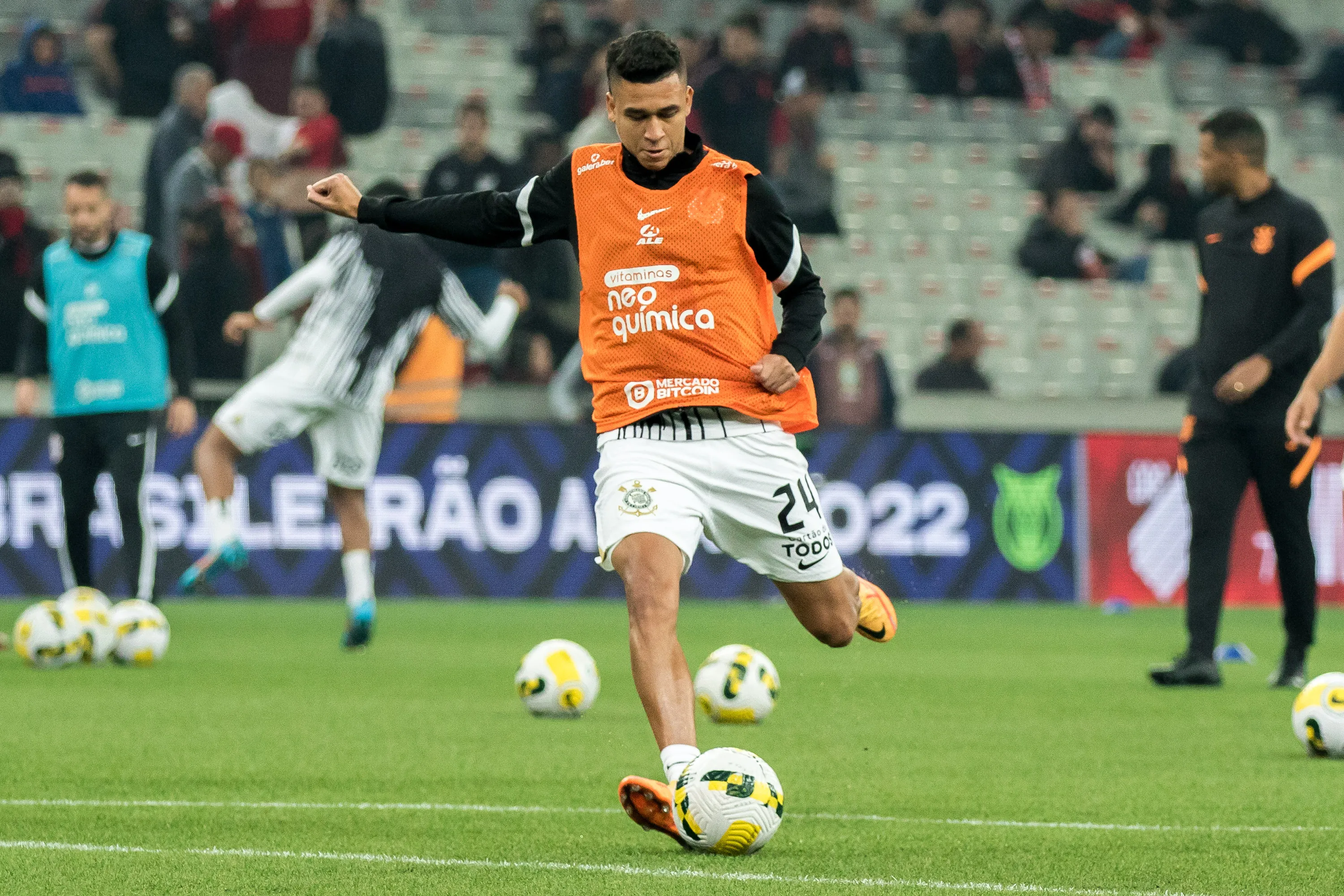Foto: Robson Mafra/AGIF – Cantillo em ação pelo Corinthians.