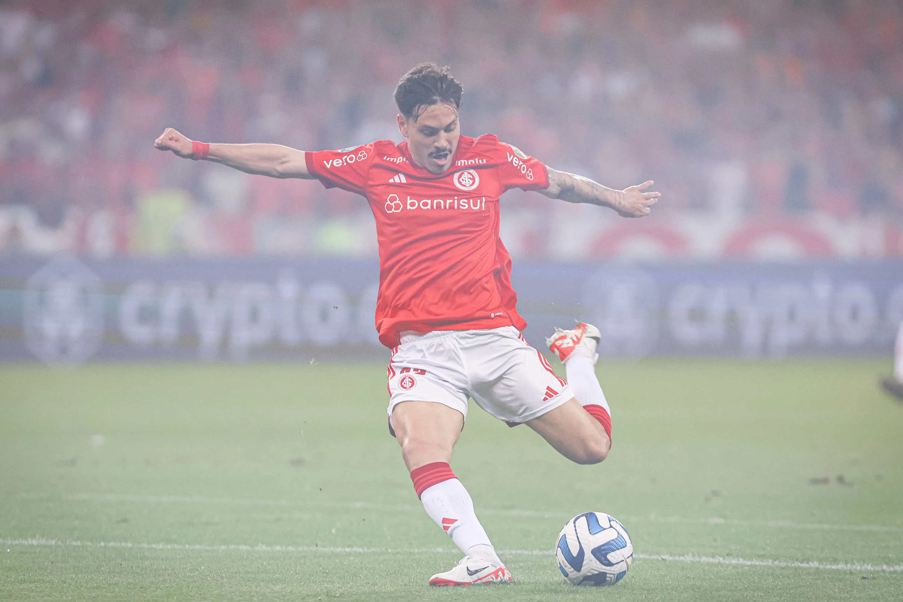 Foto: Maxi Franzoi/AGIF – Maurício em ação pelo Internacional.