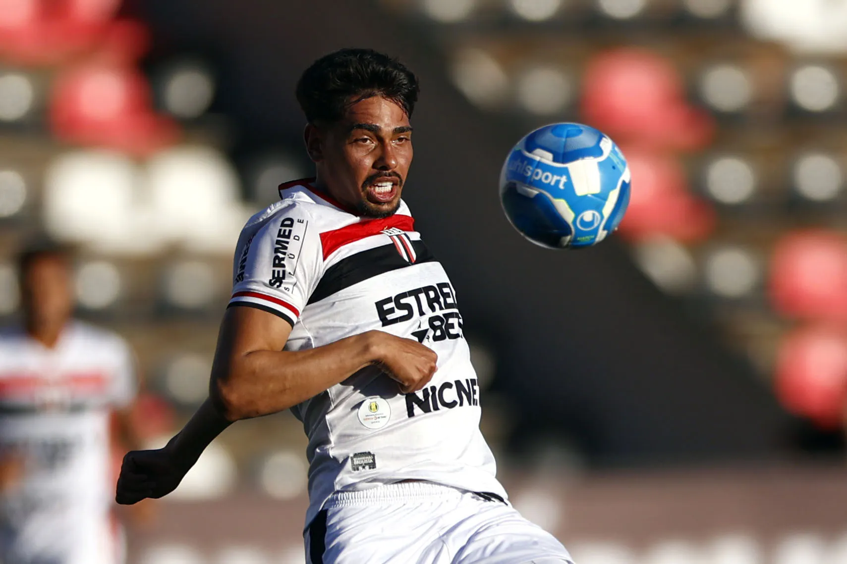 Guilherme Madruga não vai jogar no Internacional – Foto: Thiago Calil/AGIF.