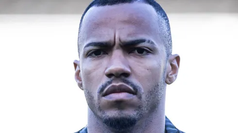 Marlon Freitas jogador do Botafogo durante partida contra o Santos no estádio Vila Belmiro pelo campeonato Brasileiro A 2023. Foto: Abner Dourado/AGIF