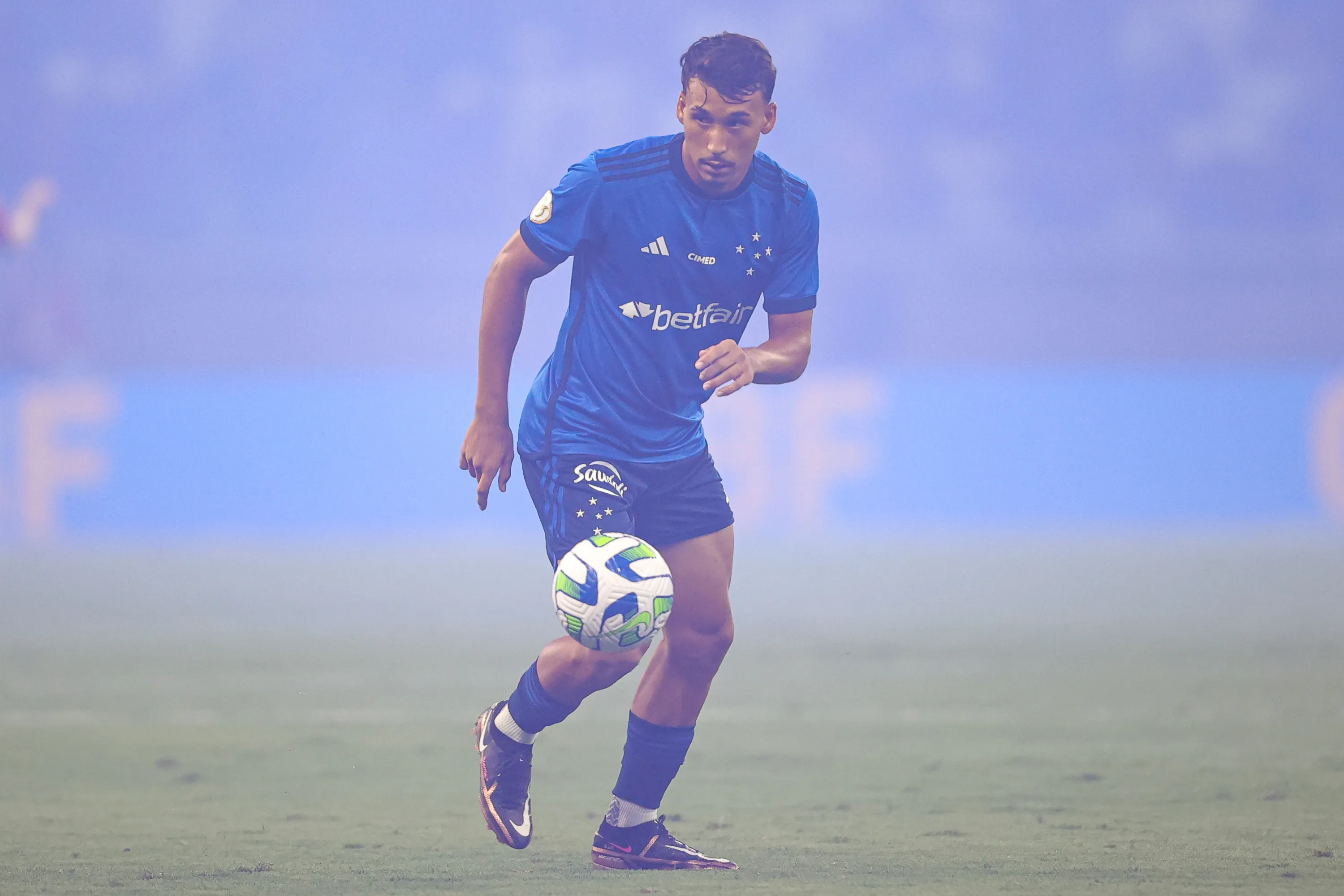Japa em ação pelo Cruzeiro diante do Athletico-PR pelo Brasileirão. Foto: Gilson Lobo/AGIF