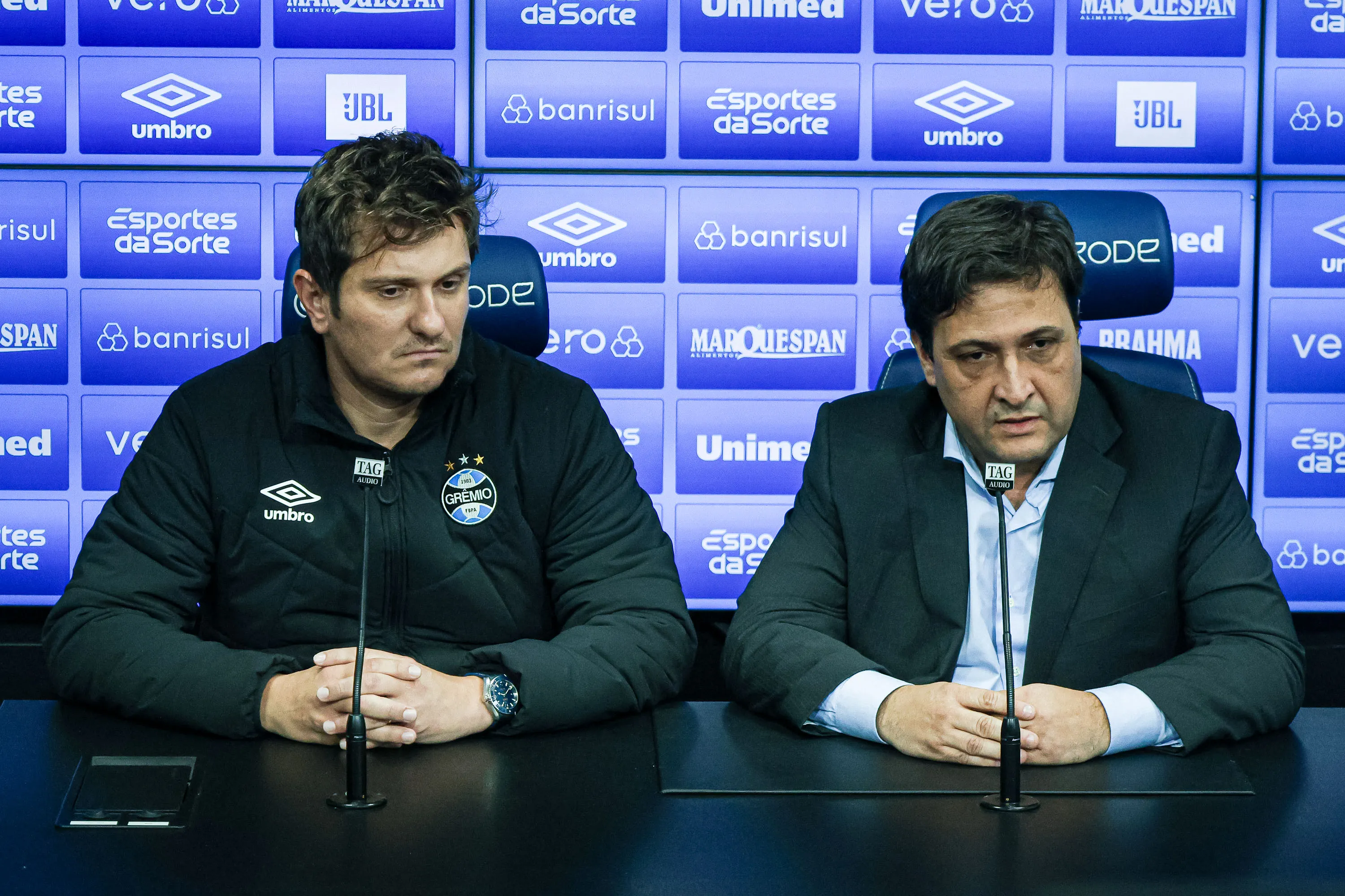 Alberto Guerra presidente do Grêmio juntamente de Antênio Brum, Vice-Presidente de Futebol  durante em coletiva de imprensa realizada no CT Luiz Carvalho. Foto: Maxi Franzoi/AGIF