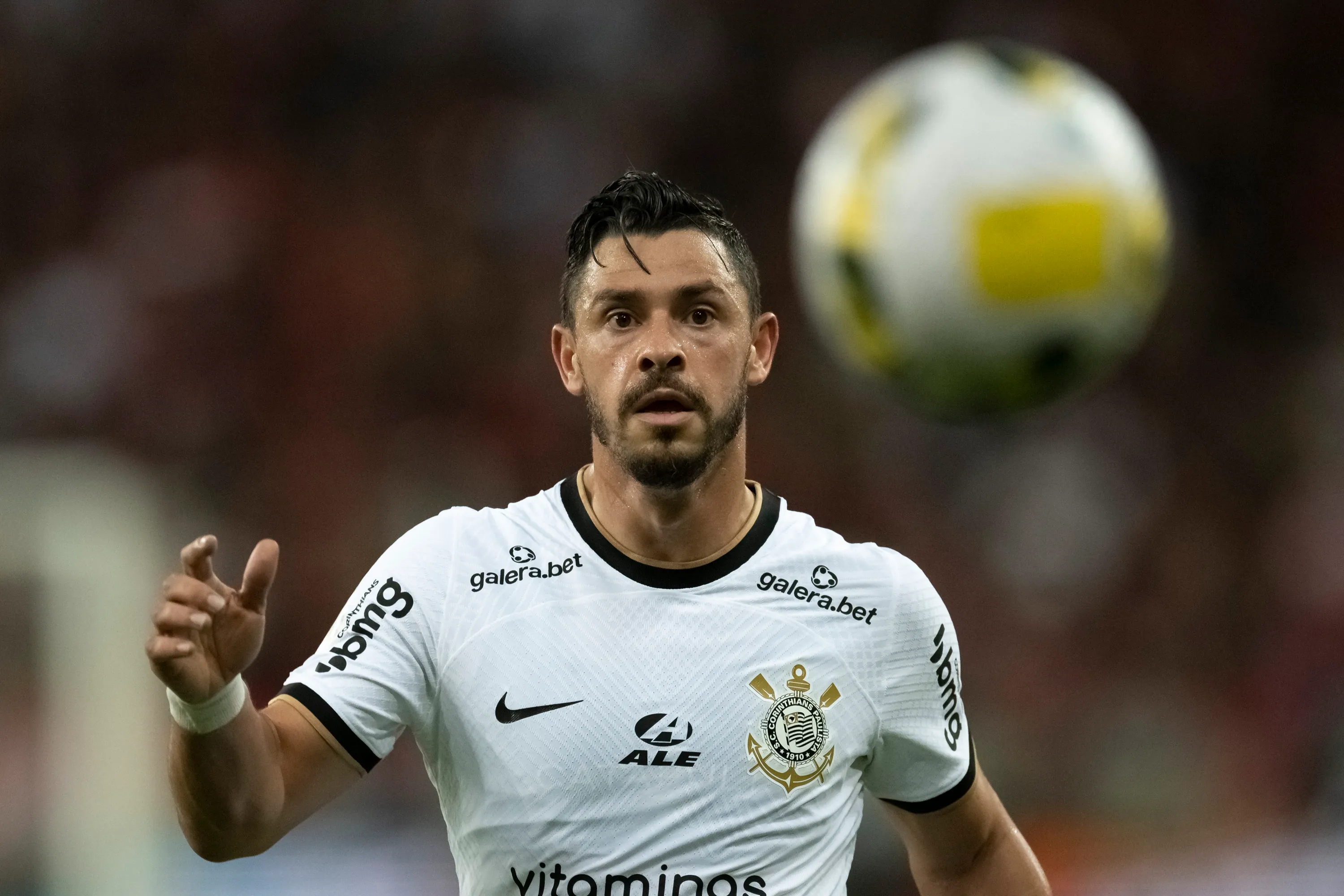 Giuliano jogador do Corinthians durante partida contra o Flamengo no estadio Maracana pelo campeonato Brasileiro A 2022. Foto: Jorge Rodrigues/AGIF
