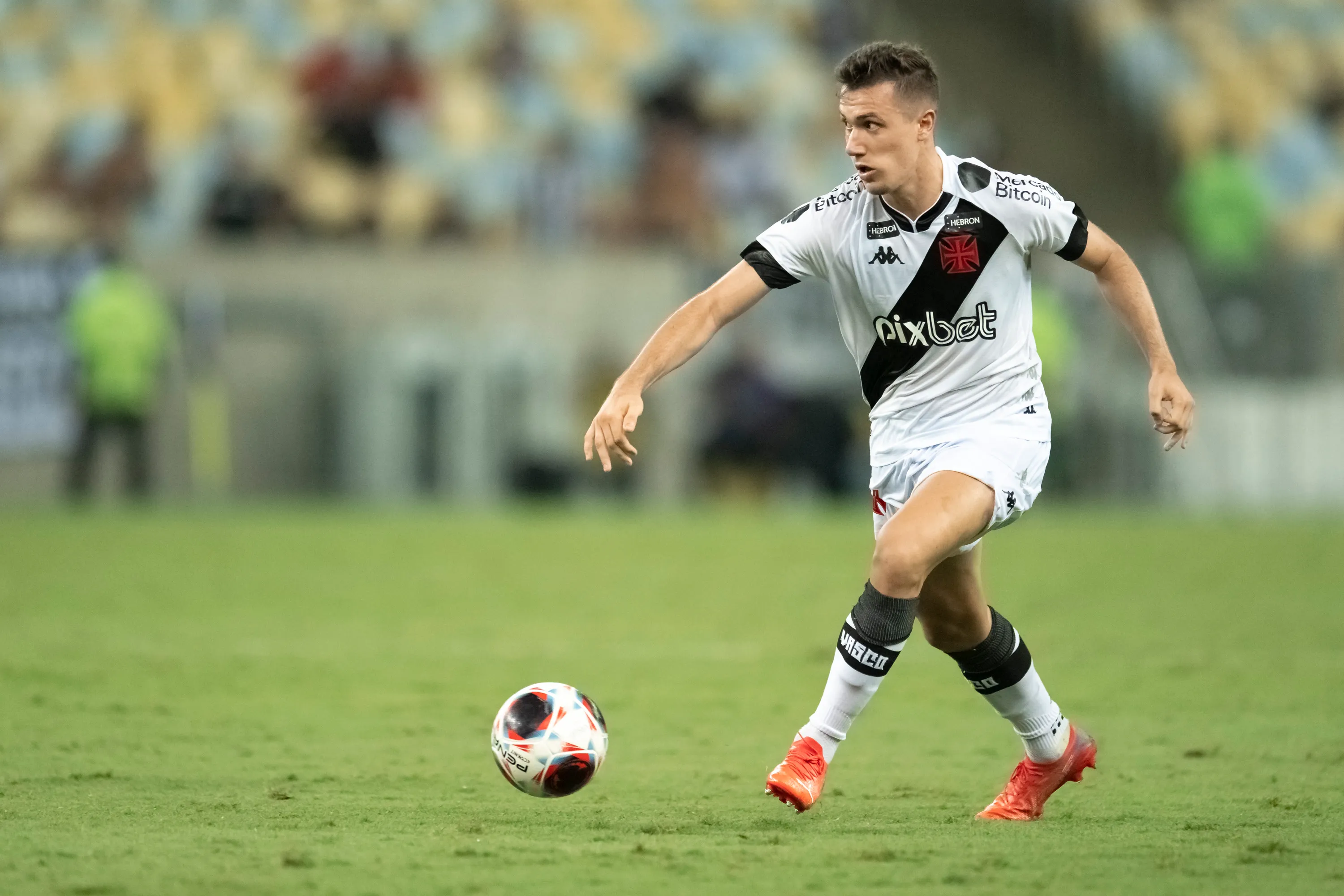 Lucas Píton jogador do Vasco durante partida contra o Botafogo pelo campeonato Carioca 2023. Foto: Jorge Rodrigues/AGIF