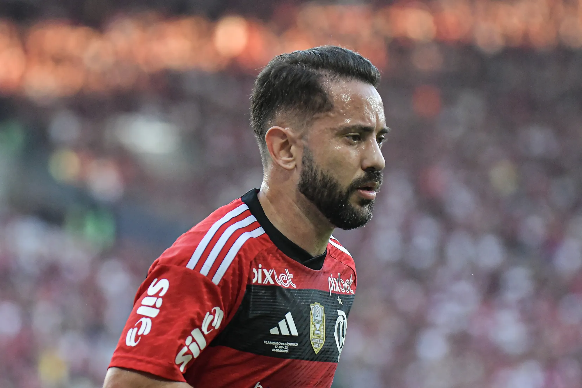 Everton Ribeiro durante partida contra o Sao Paulo no estadio Maracana pelo campeonato Copa do Brasil 2023. Foto: Thiago Ribeiro/AGIF