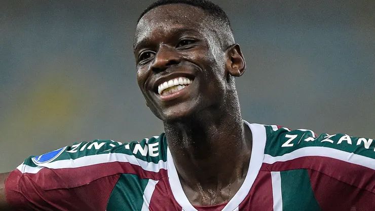 Luiz Henrique jogador do Fluminense comemora seu gol durante partida contra o Junior Barranquilla no estádio Maracanã pelo campeonato Copa Sul-Americana 2022. Foto: Thiago Ribeiro/AGIF