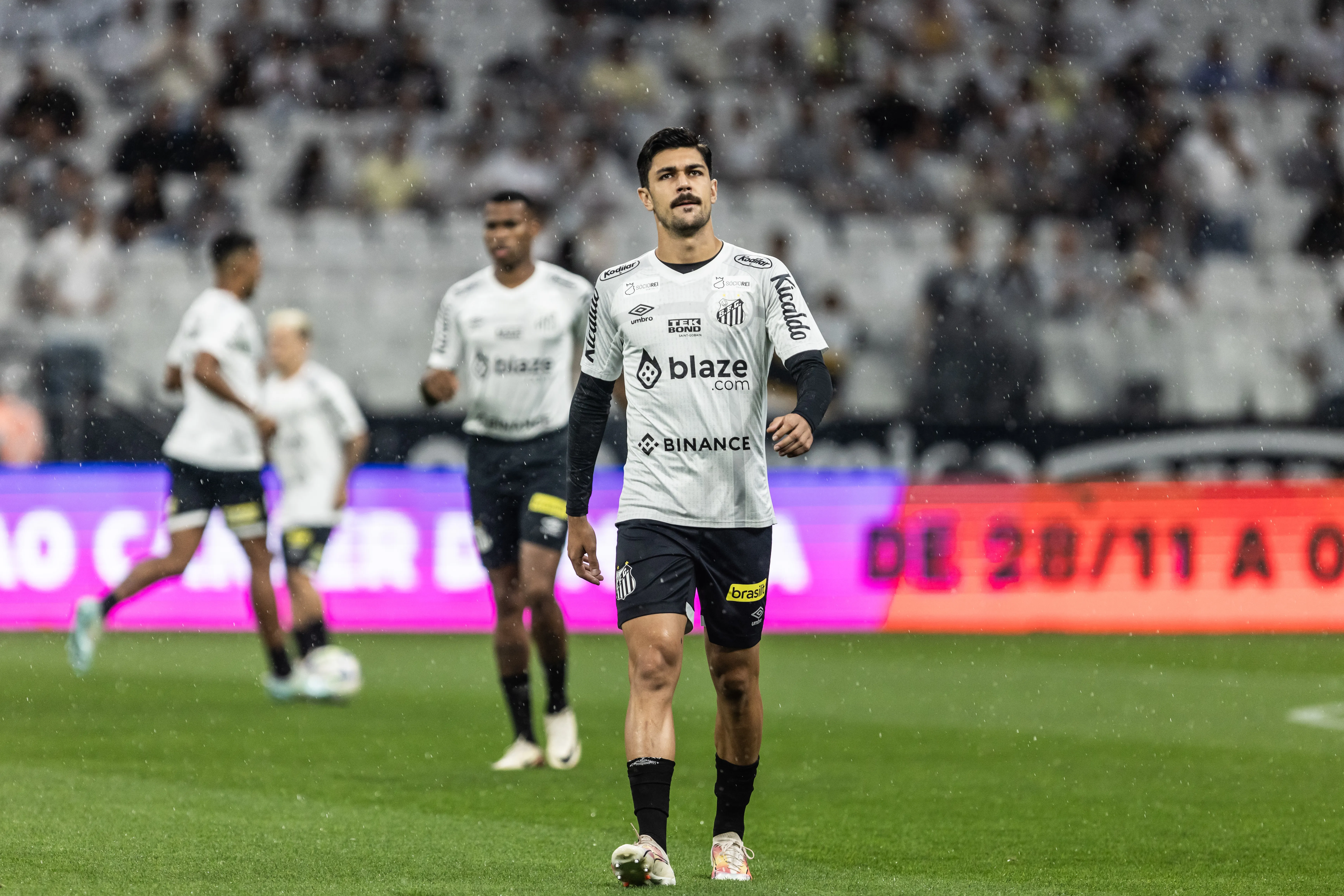 Joao Basso jogador do Santos durante partida contra o Corinthians pelo campeonato Brasileiro A 2023. Foto: Abner Dourado/AGIF