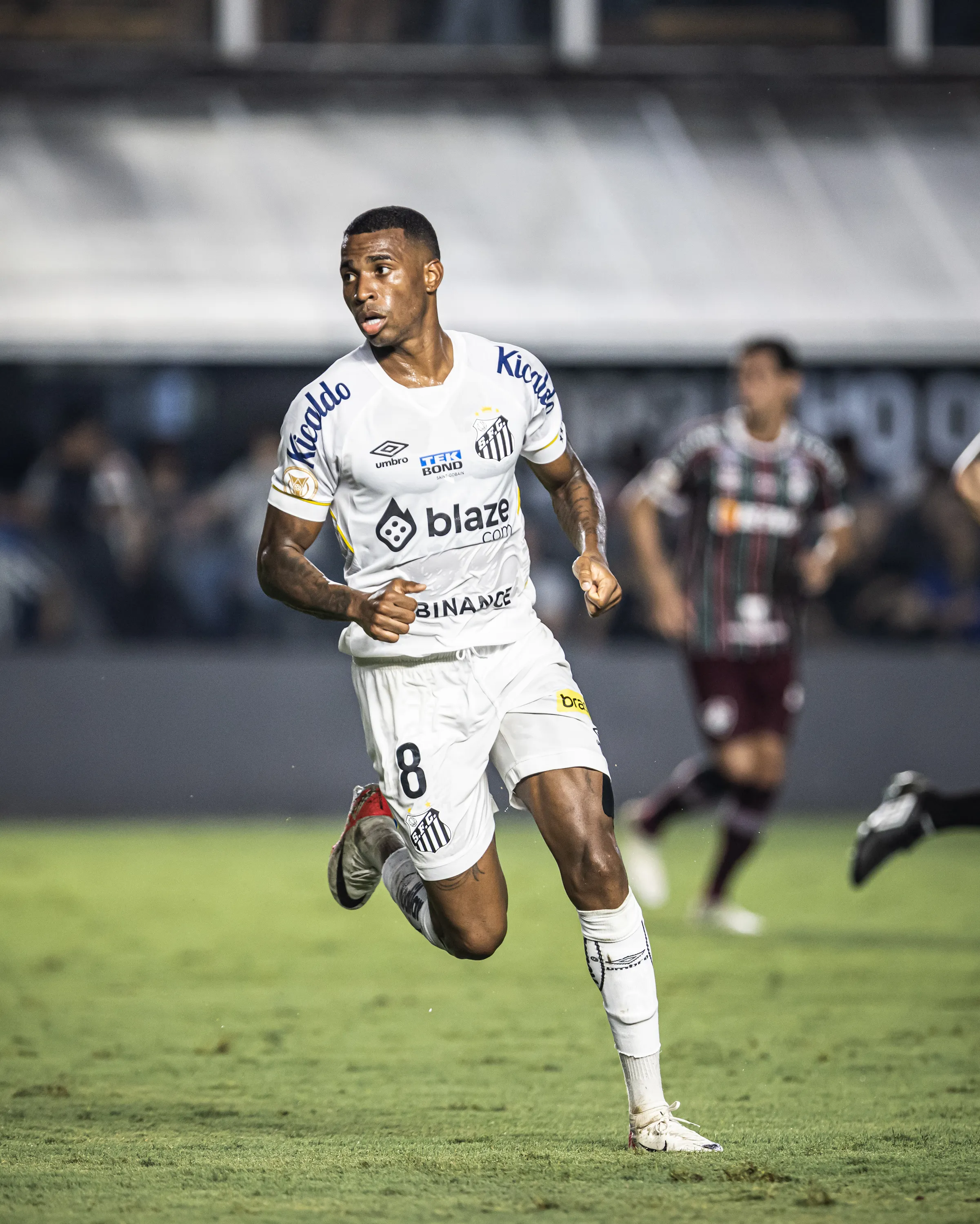 Jean Lucas em ação pelo Santos. Foto: Abner Dourado/AGIF