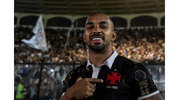 Paulinho tem situação definida. Foto: Thiago Ribeiro/AGIF