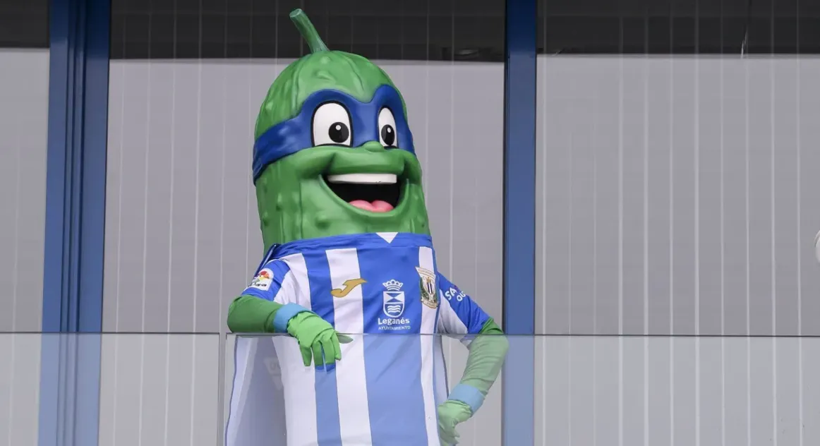 Supercucumber, mascote do Leganés da Espanha. Reprodução/Leganés-ESP
