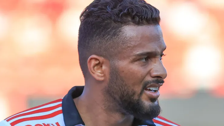 Reinaldo jogador do São Paulo durante partida contra o Bragantino no estádio Morumbi pelo campeonato Brasileiro A 2022. Foto: Marcello Zambrana/AGIF