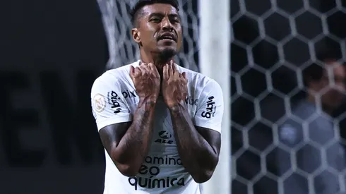 Foto: Ettore Chiereguini/AGIF – Paulinho tem situação atualizada no Corinthians.